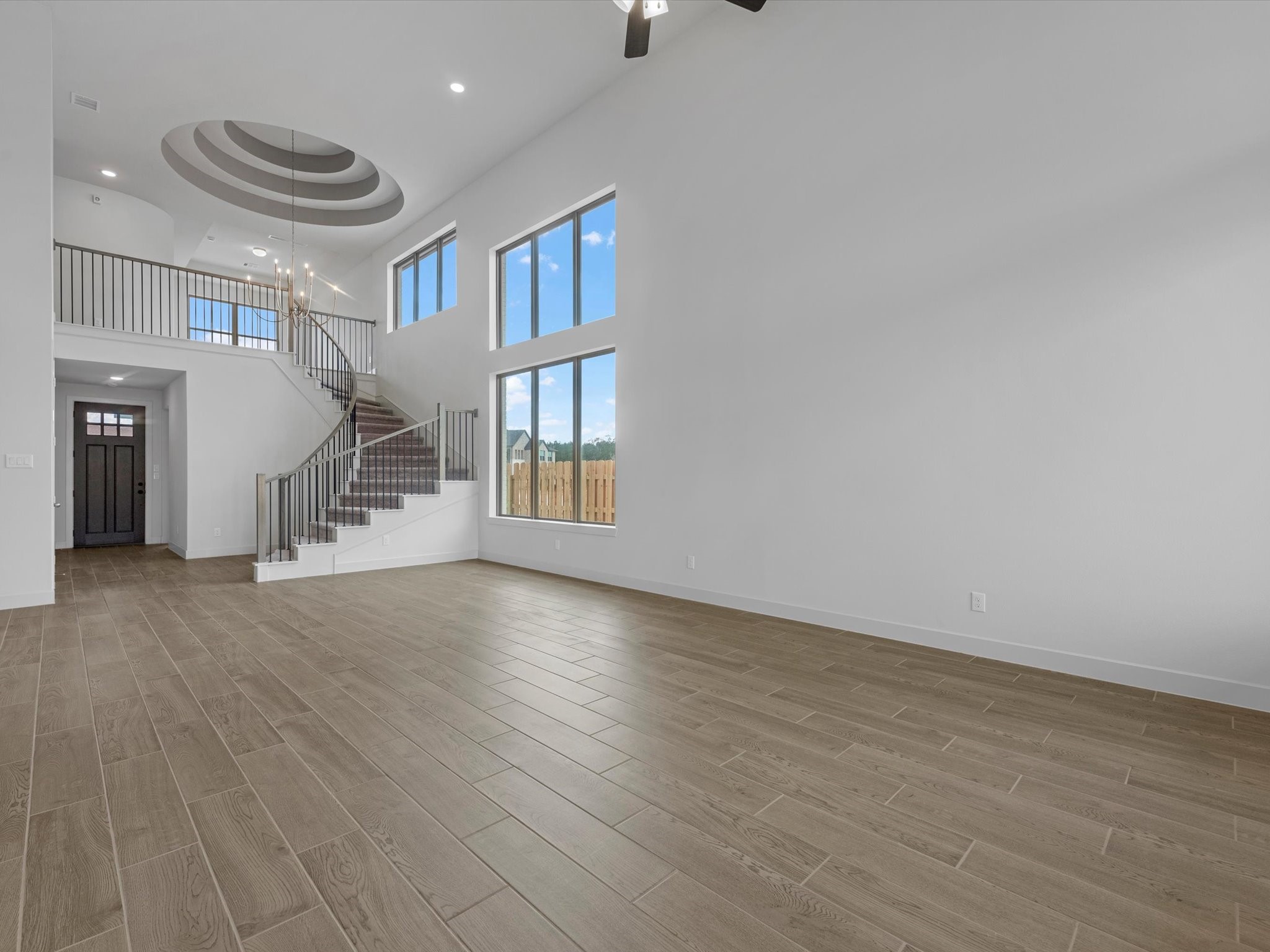 2410 Verano Street Property Photo 8