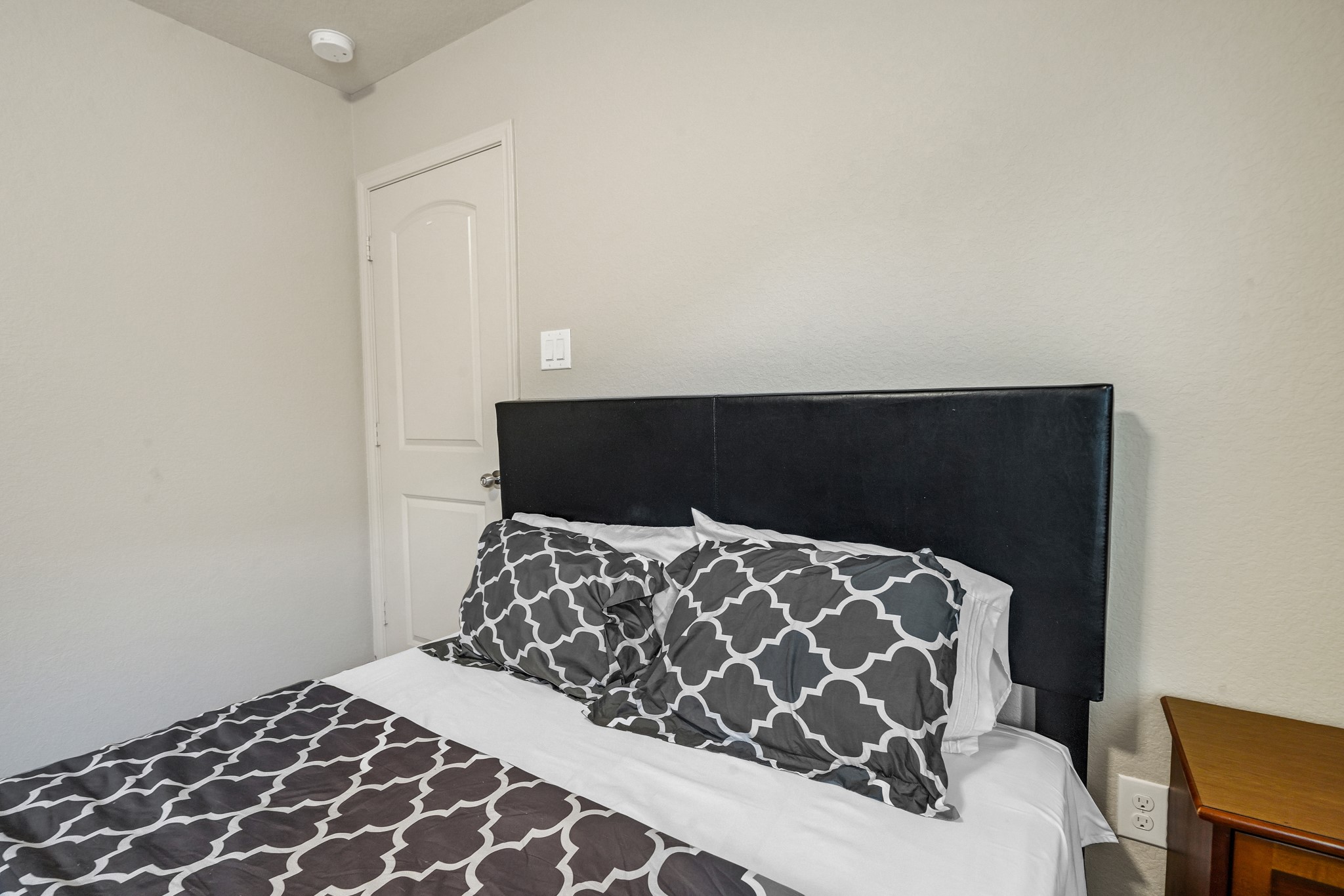 1345 Lariat Ridge Trail Property Photo 6