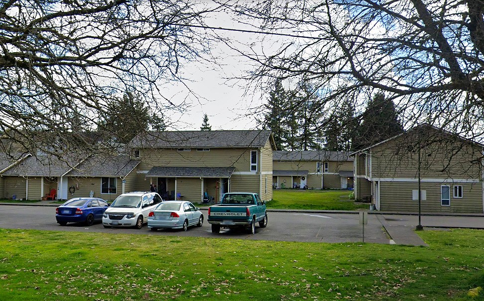 1015 Oakhurst Dr Property Photo 2