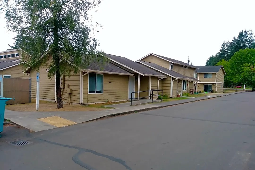 1015 Oakhurst Dr Property Photo 9