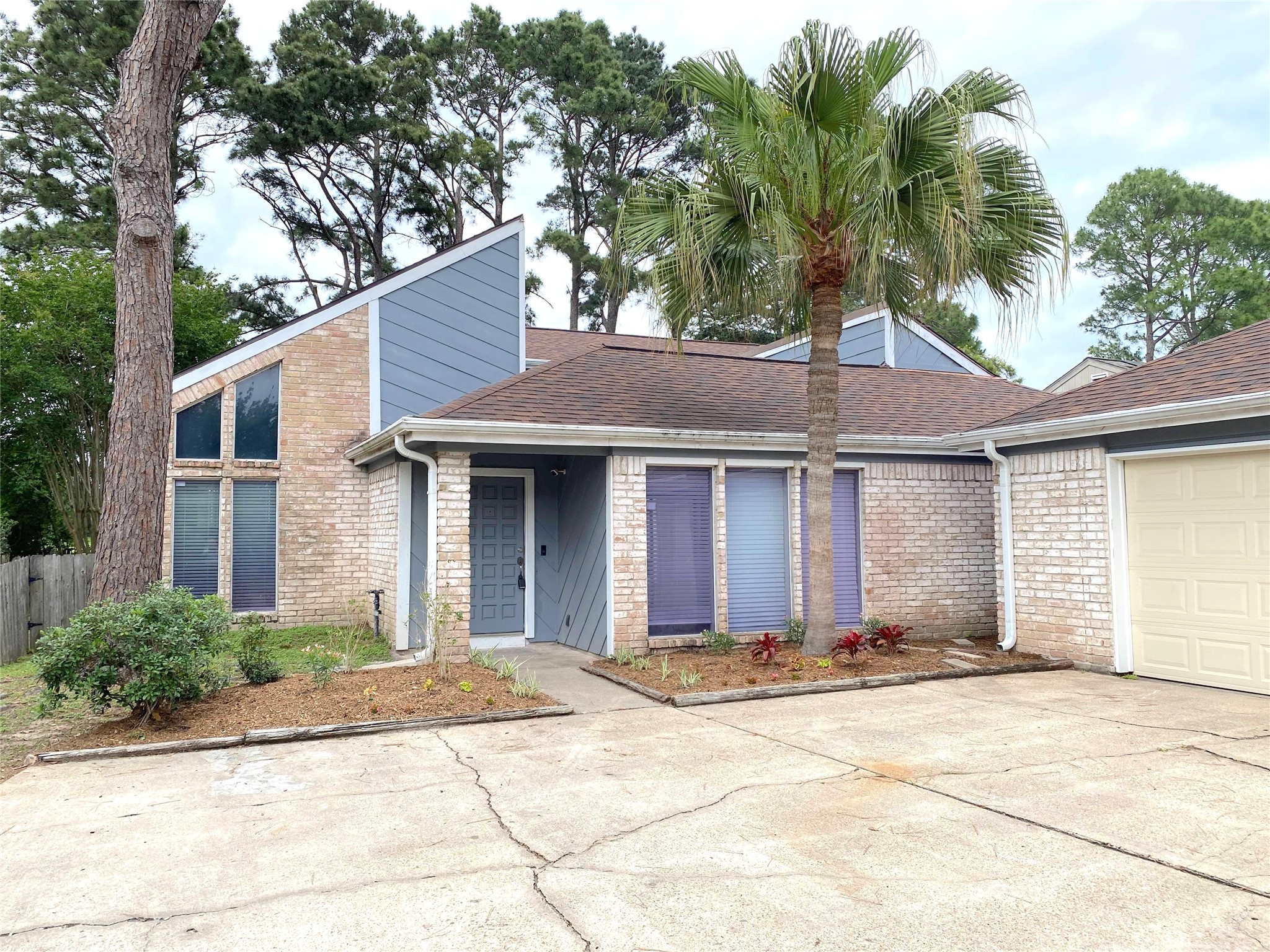 14934 Elmont Drive Property Photo 1