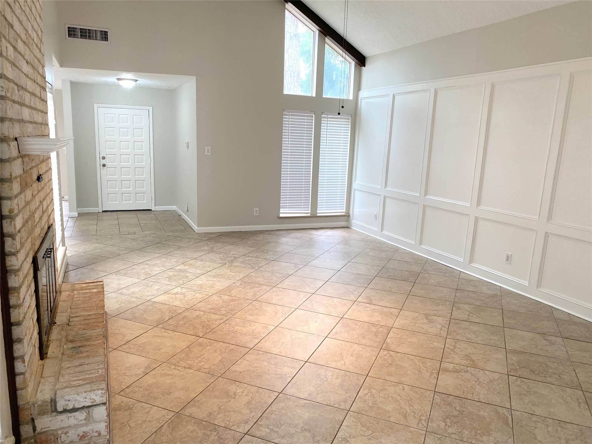 14934 Elmont Drive Property Photo 8