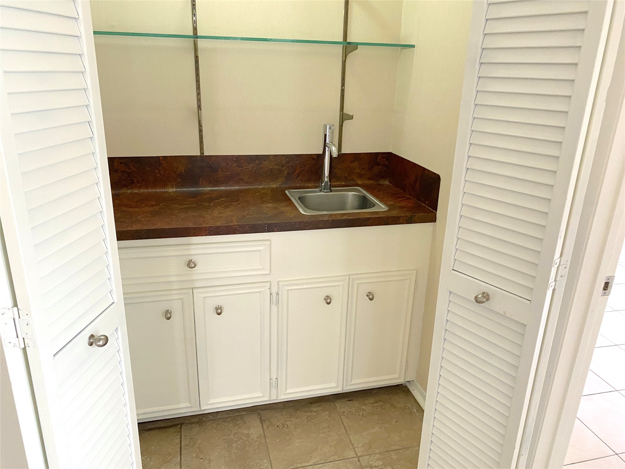 14934 Elmont Drive Property Photo 9