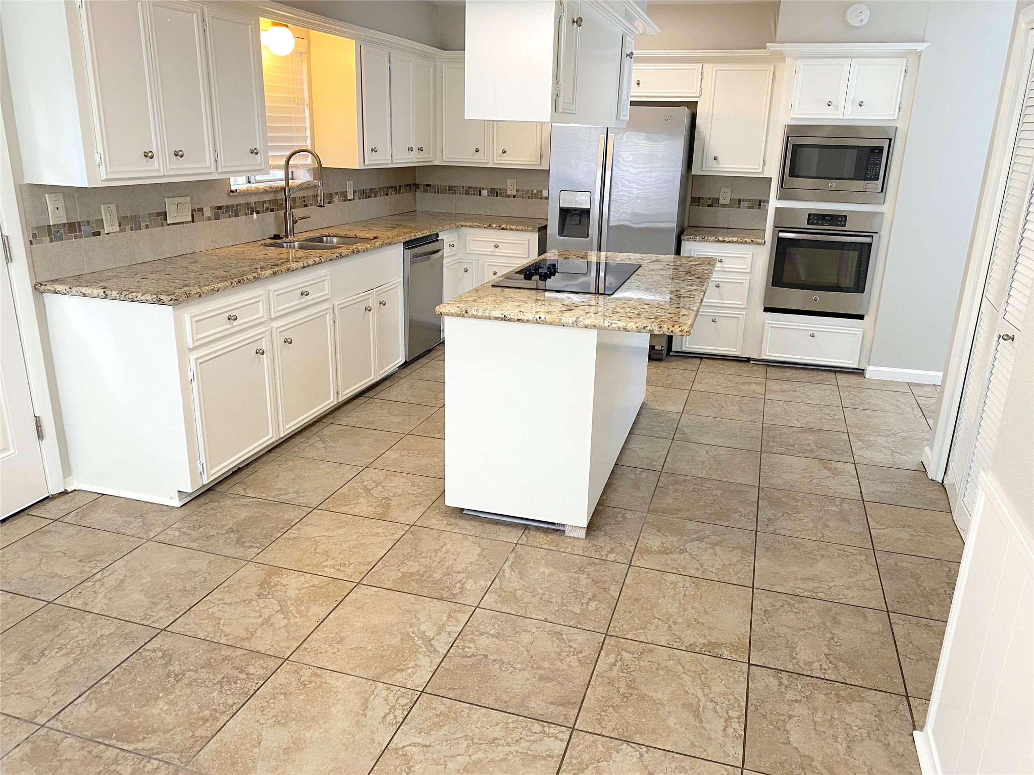 14934 Elmont Drive Property Photo 13