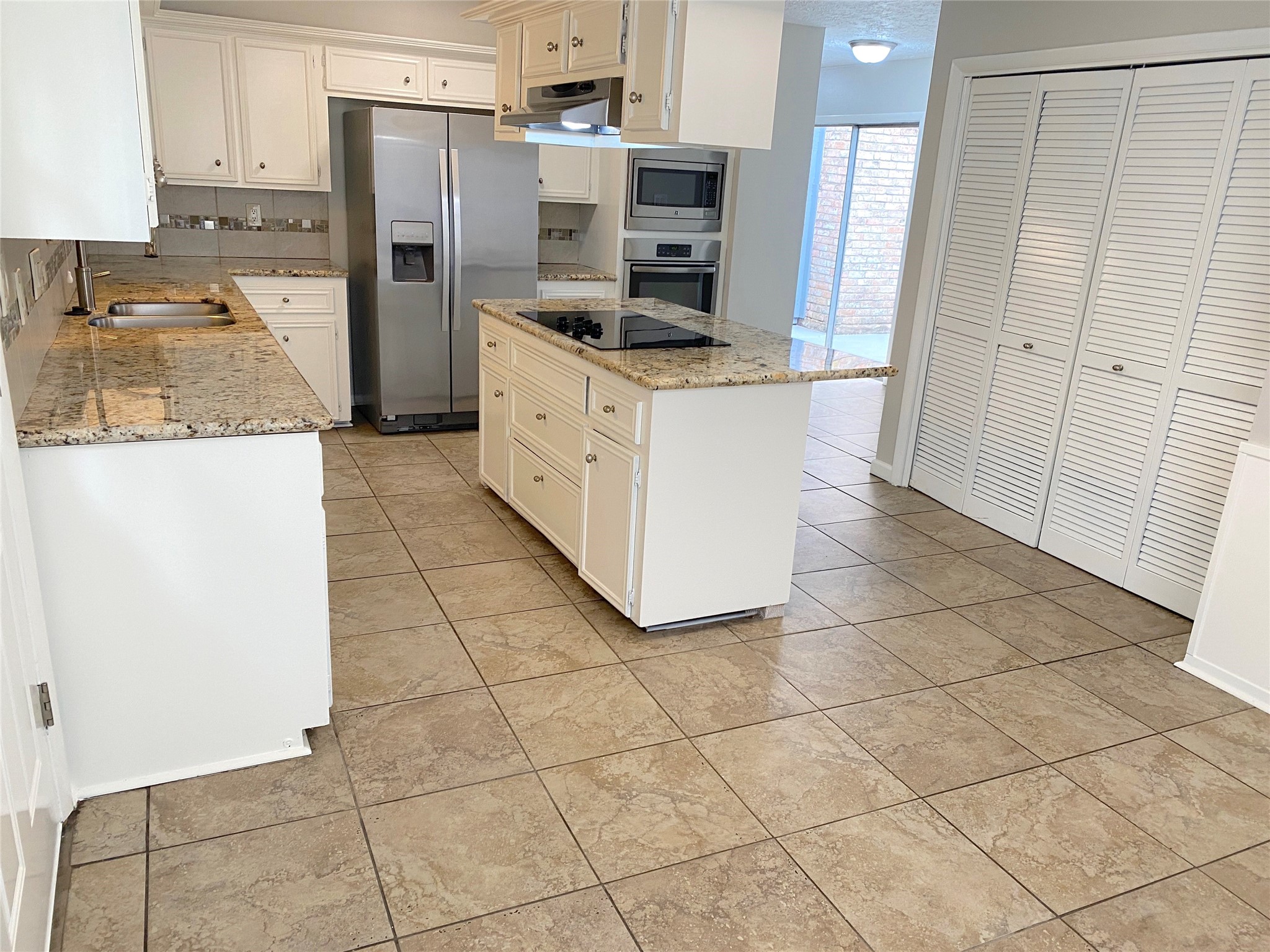 14934 Elmont Drive Property Photo 14