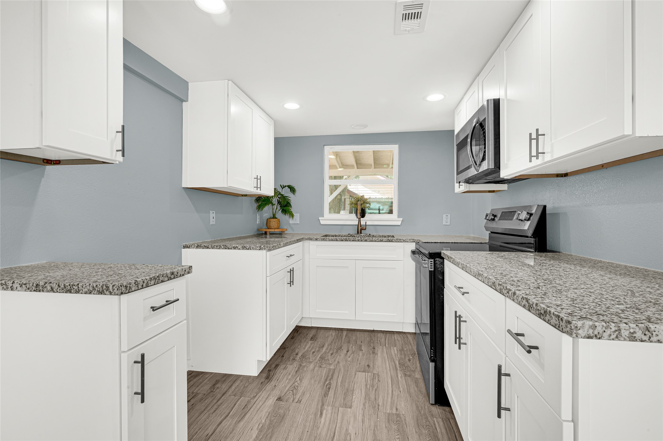 507 E 3rd Street Property Photo 12