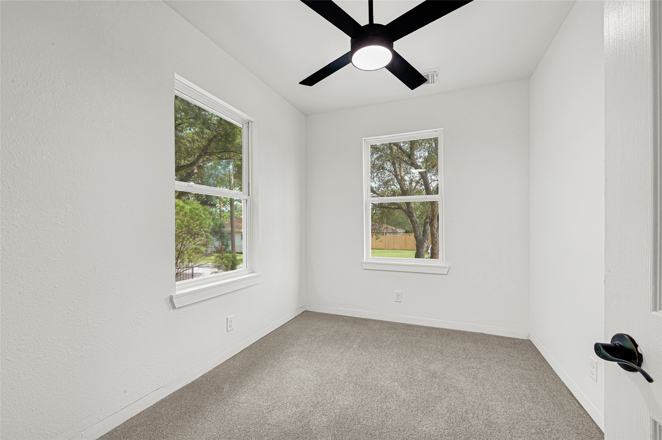 507 E 3rd Street Property Photo 20