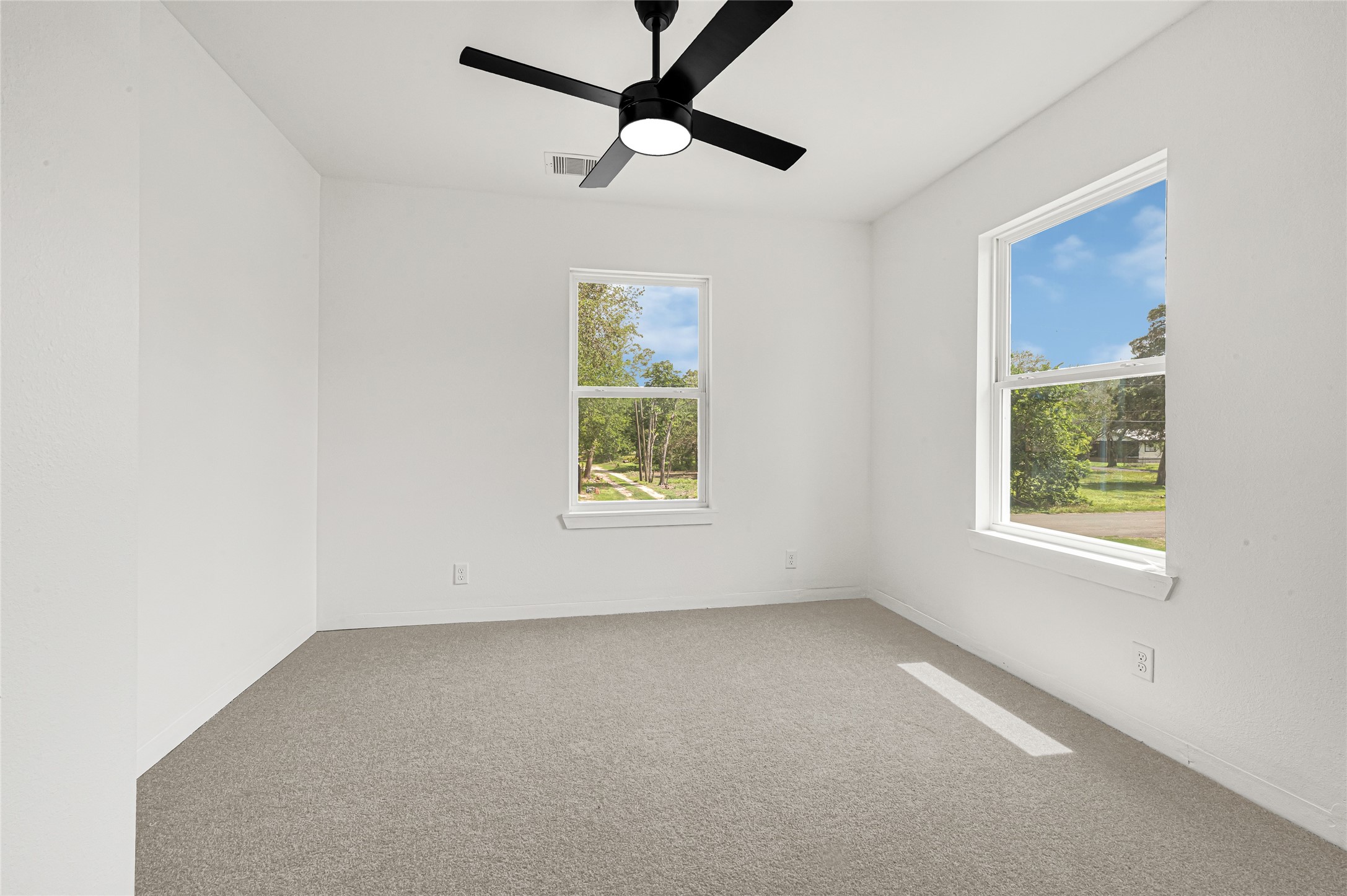 507 E 3rd Street Property Photo 22