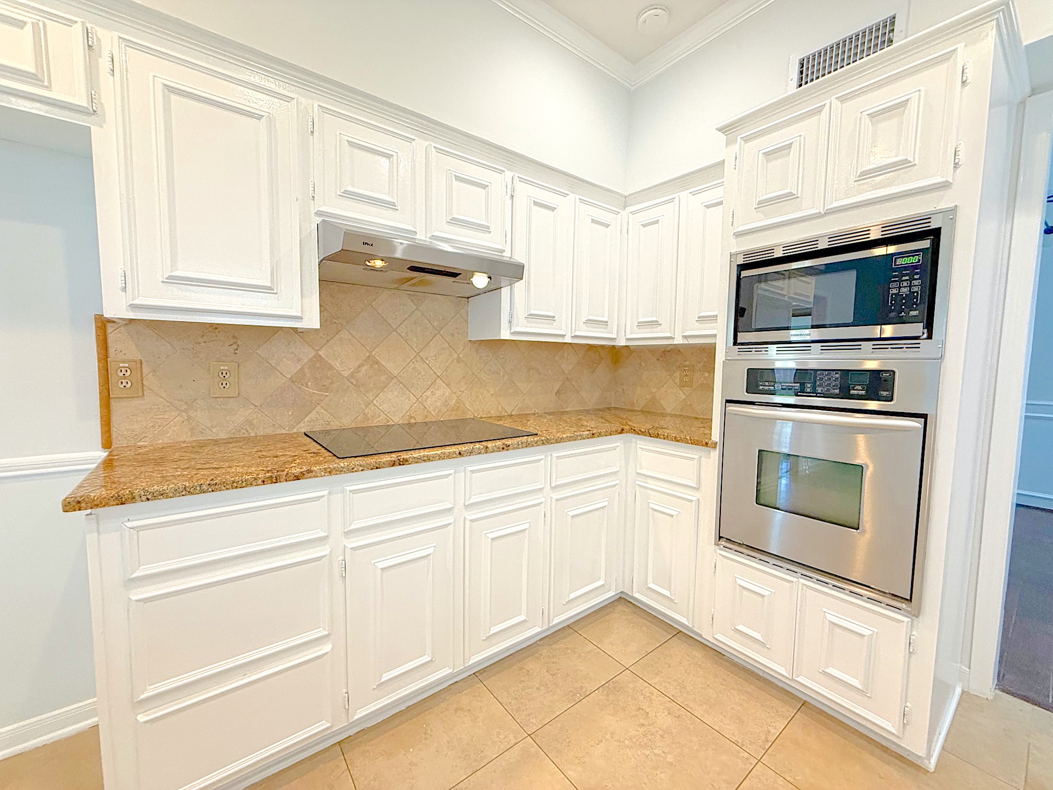 2210 Redcliff Drive Property Photo 7