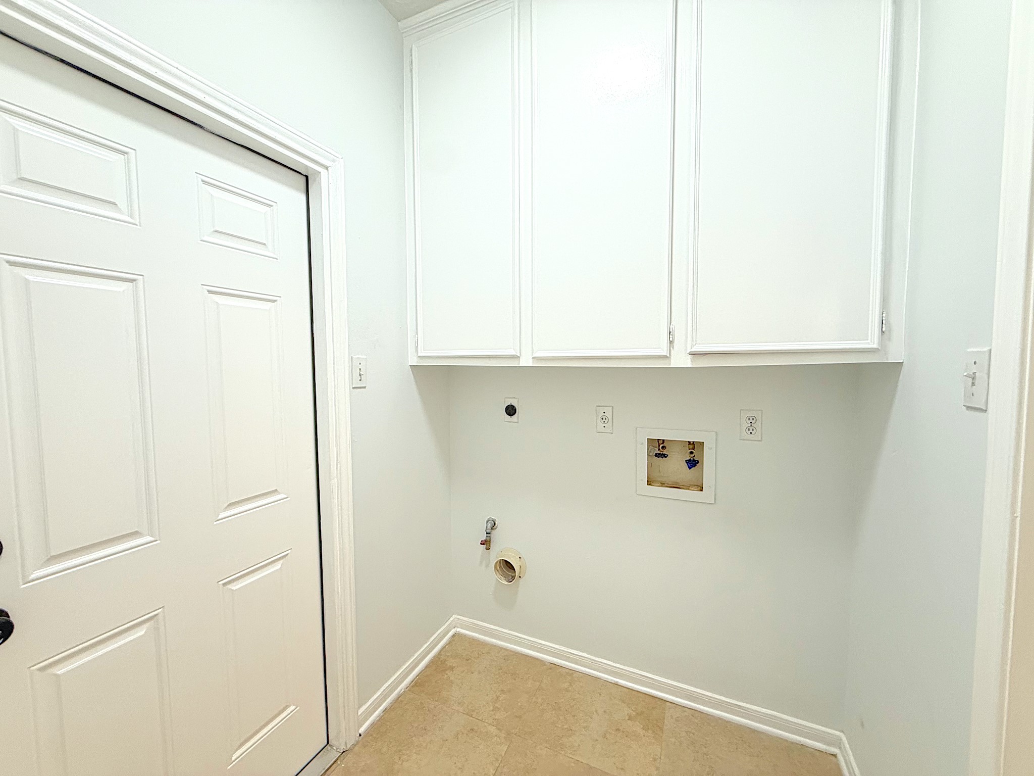 2210 Redcliff Drive Property Photo 11