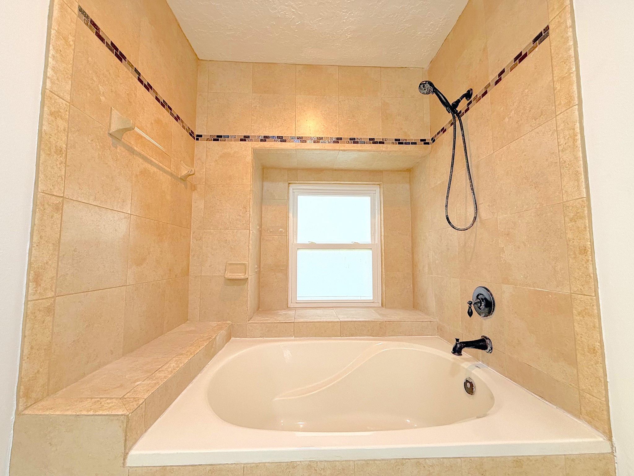 2210 Redcliff Drive Property Photo 14