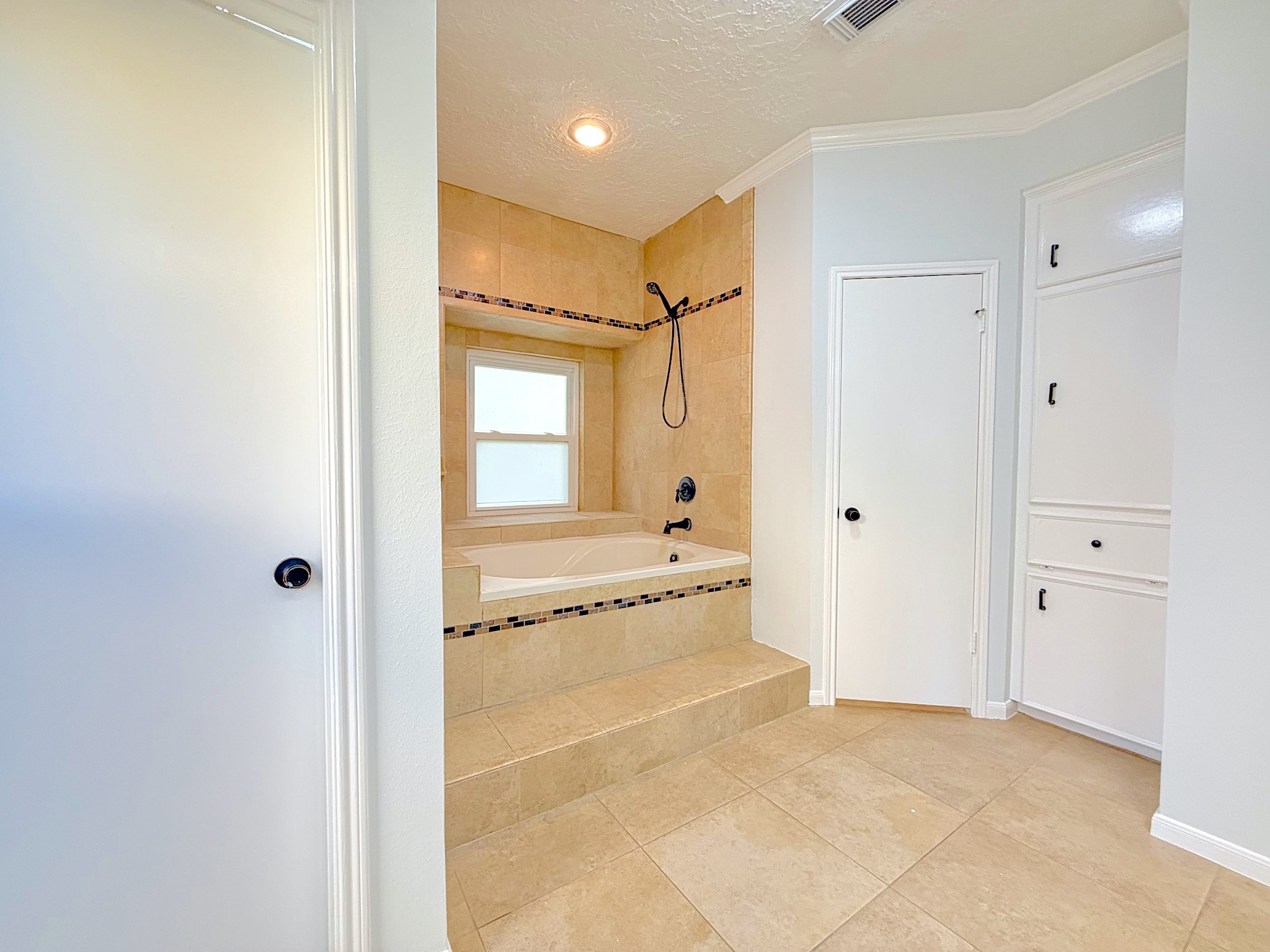 2210 Redcliff Drive Property Photo 16