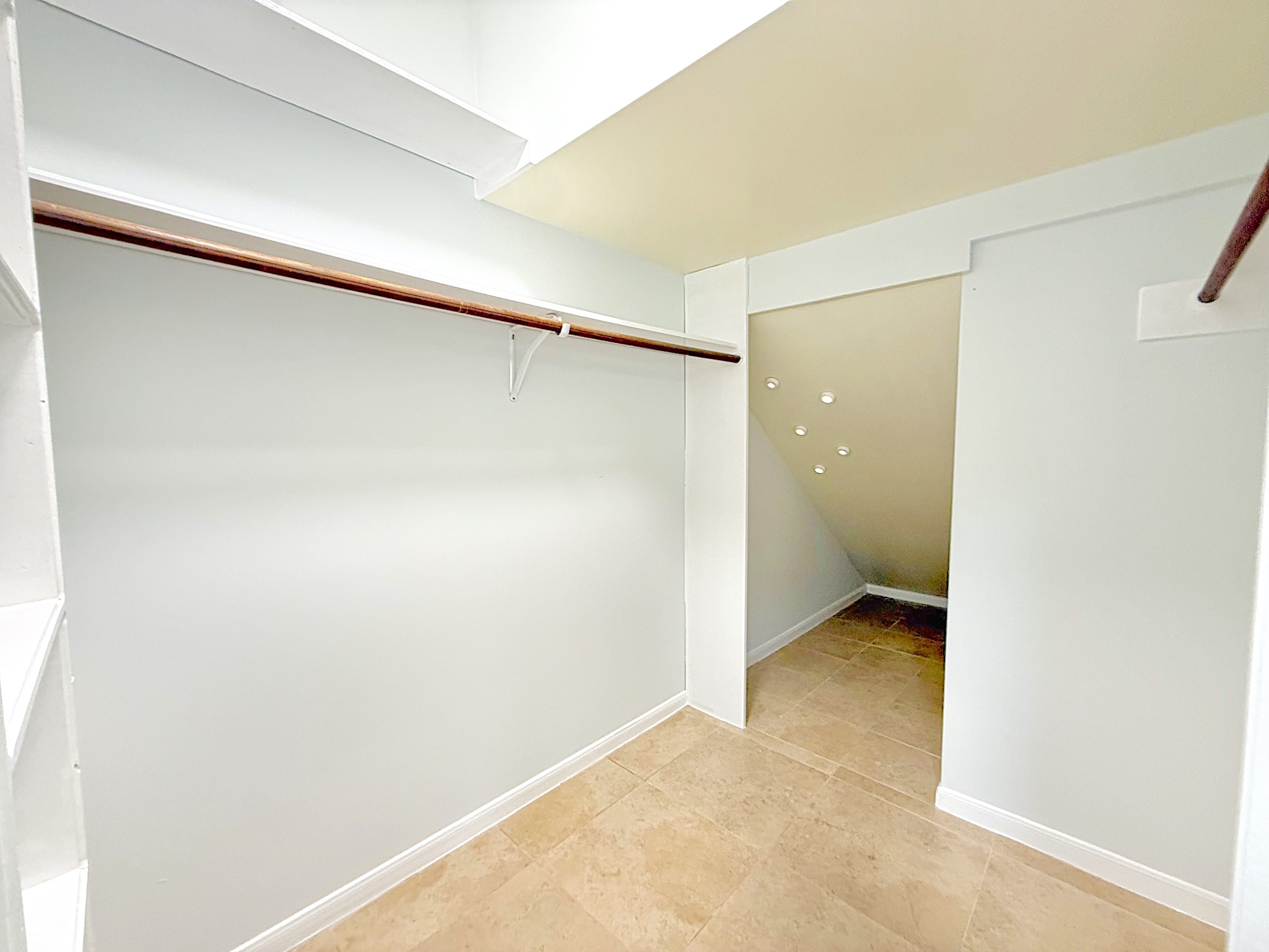 2210 Redcliff Drive Property Photo 19