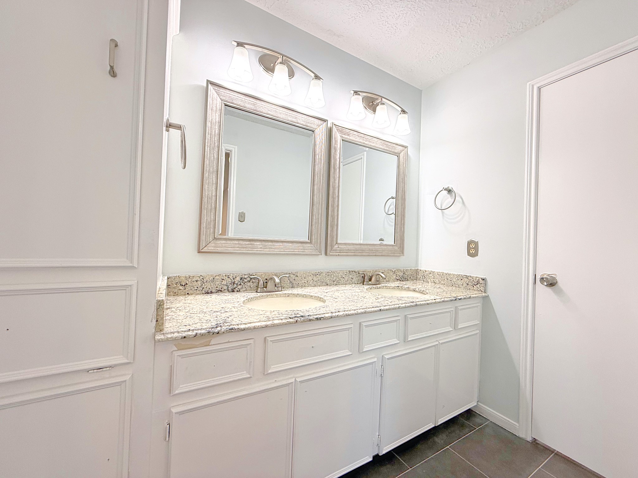 2210 Redcliff Drive Property Photo 34