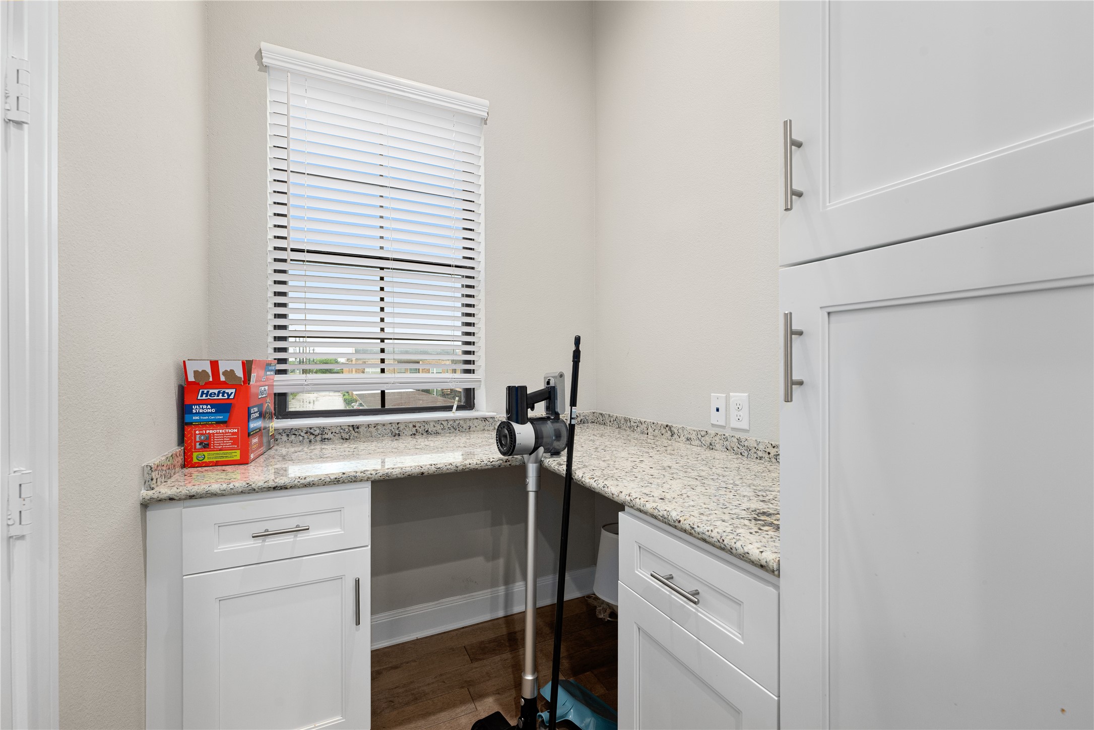 3334 Beverly Forest Drive Property Photo 11