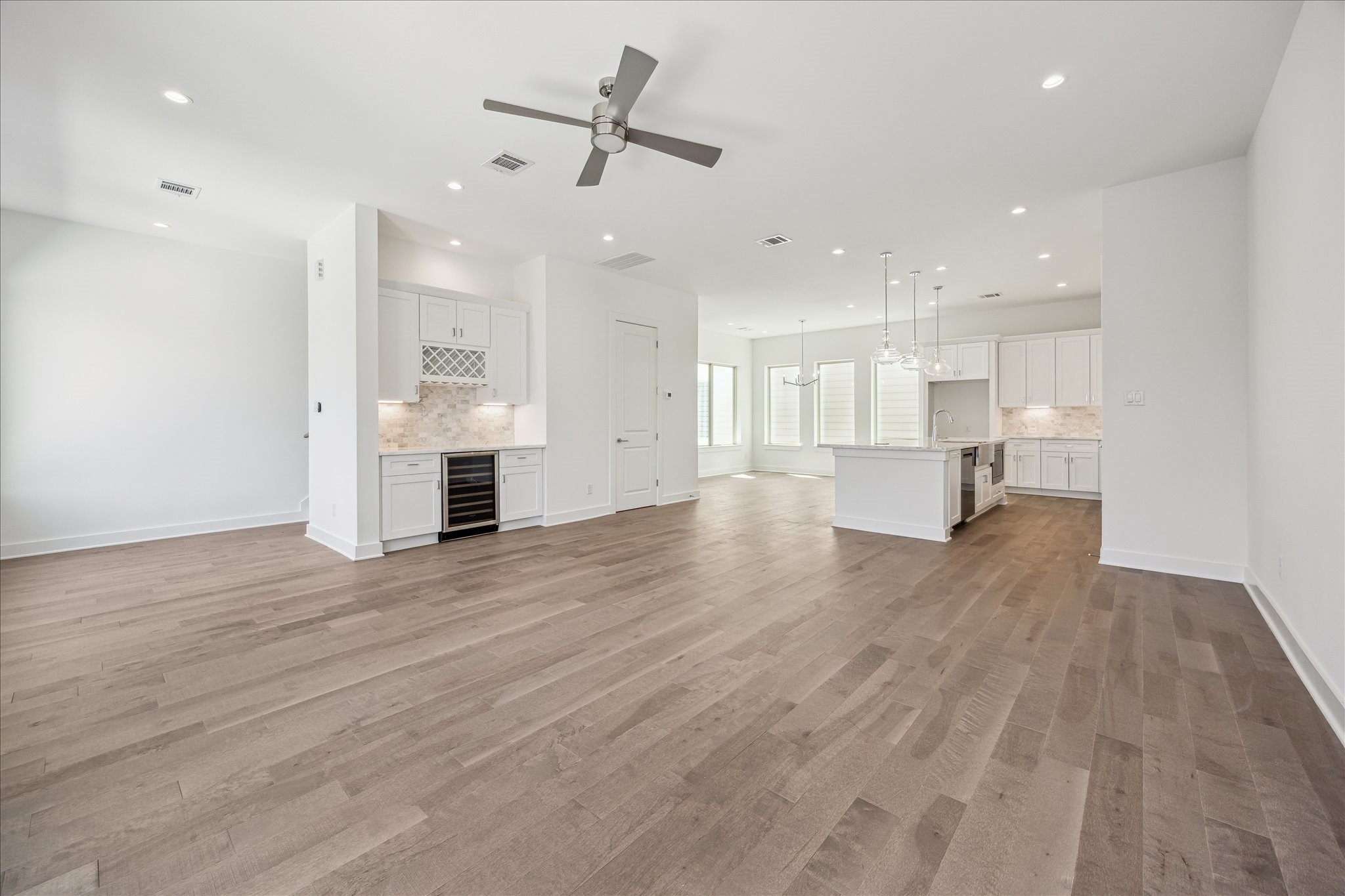 1607 Roy Street Property Photo 4