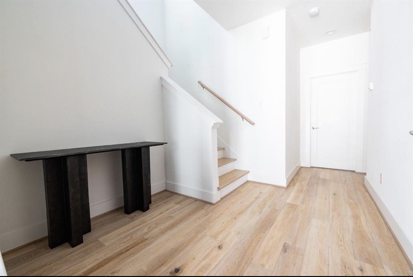 1141 W 17th Street B Property Photo 3