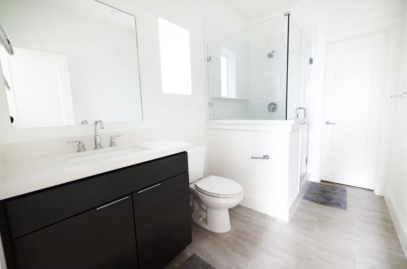 1141 W 17th Street B Property Photo 15