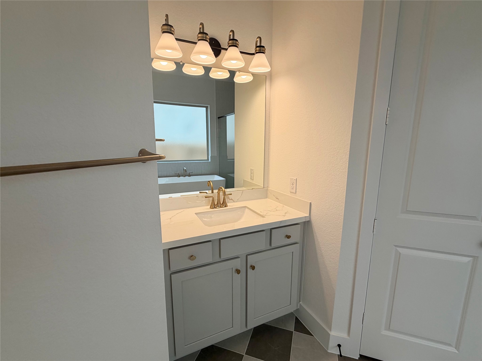 4542 Southpoint Road Property Photo 14