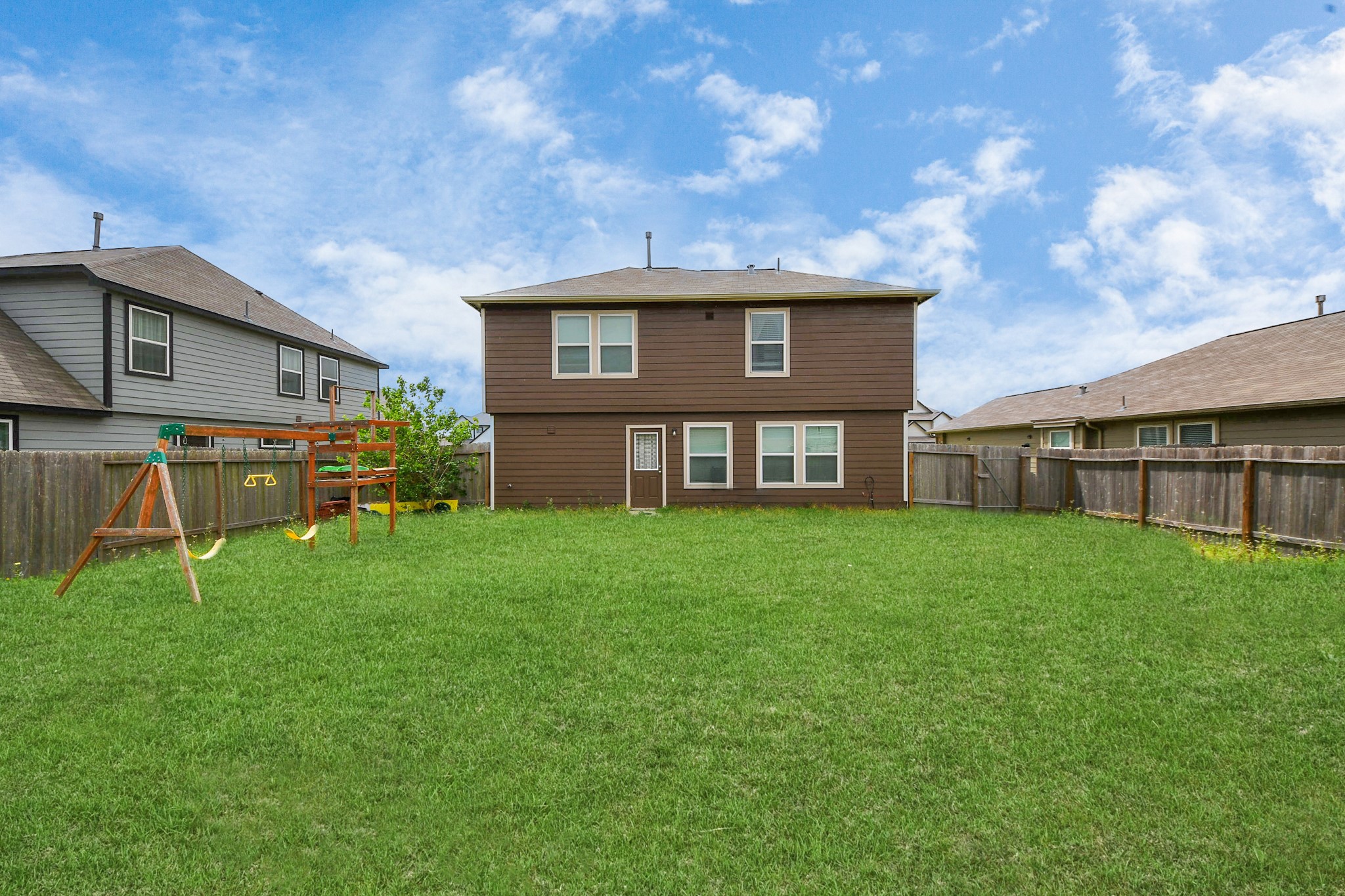 2927 Silverhorn Lane Property Photo 6