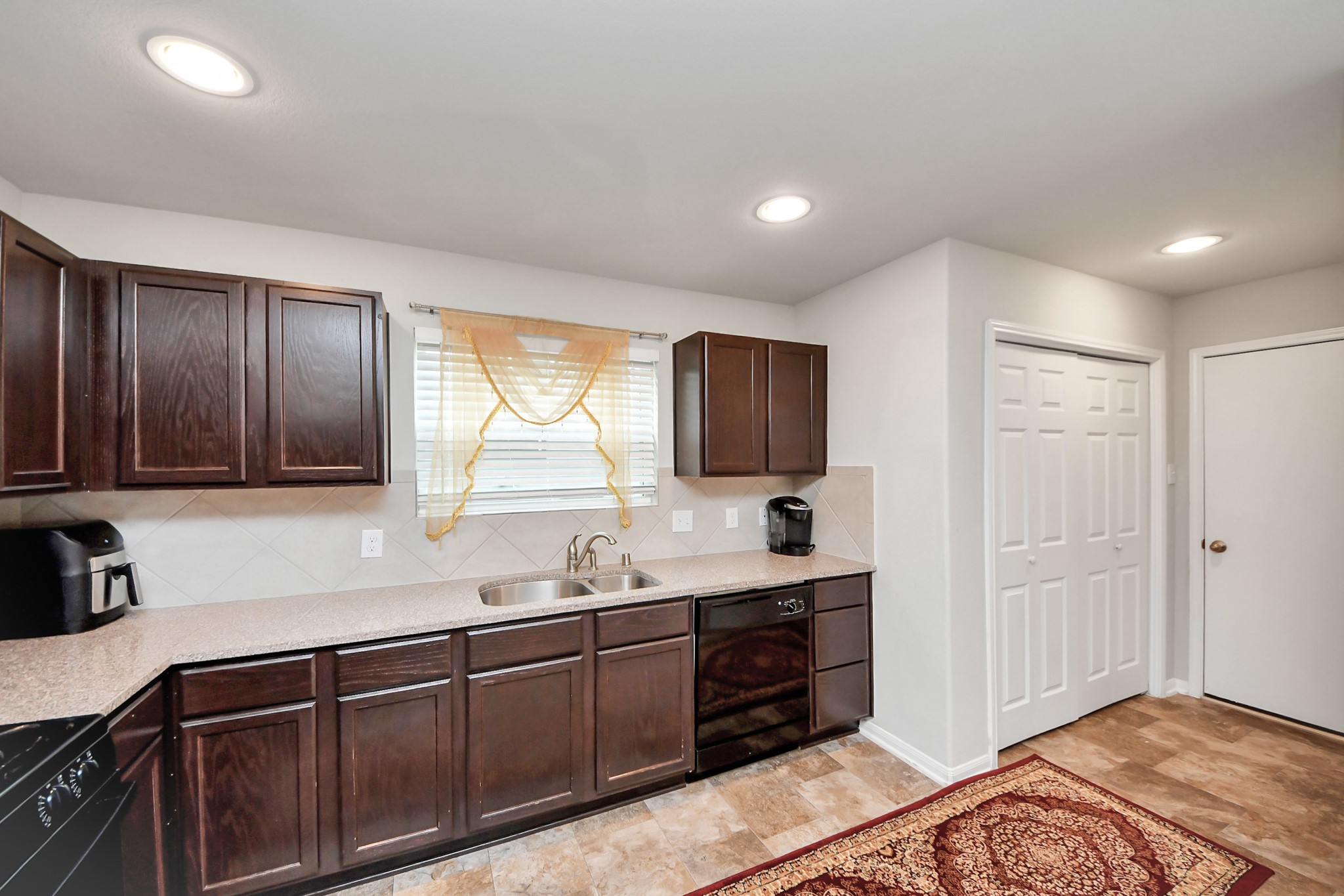 2927 Silverhorn Lane Property Photo 24