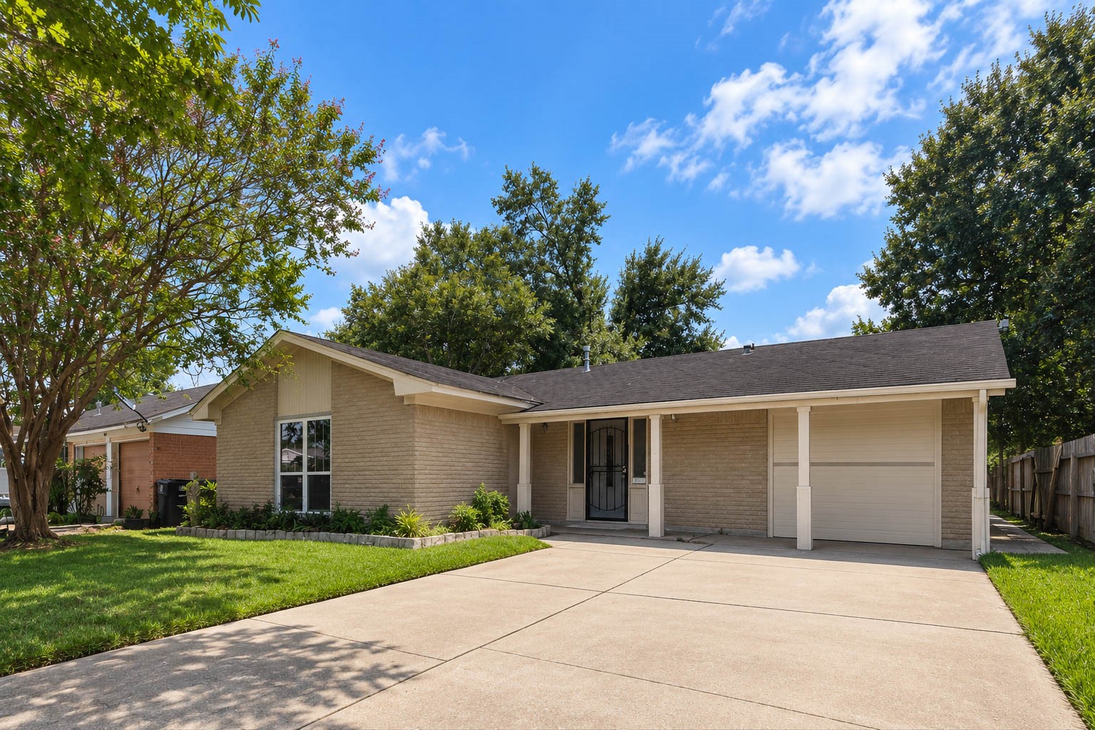 3719 Heatherbrook Drive Property Photo 1