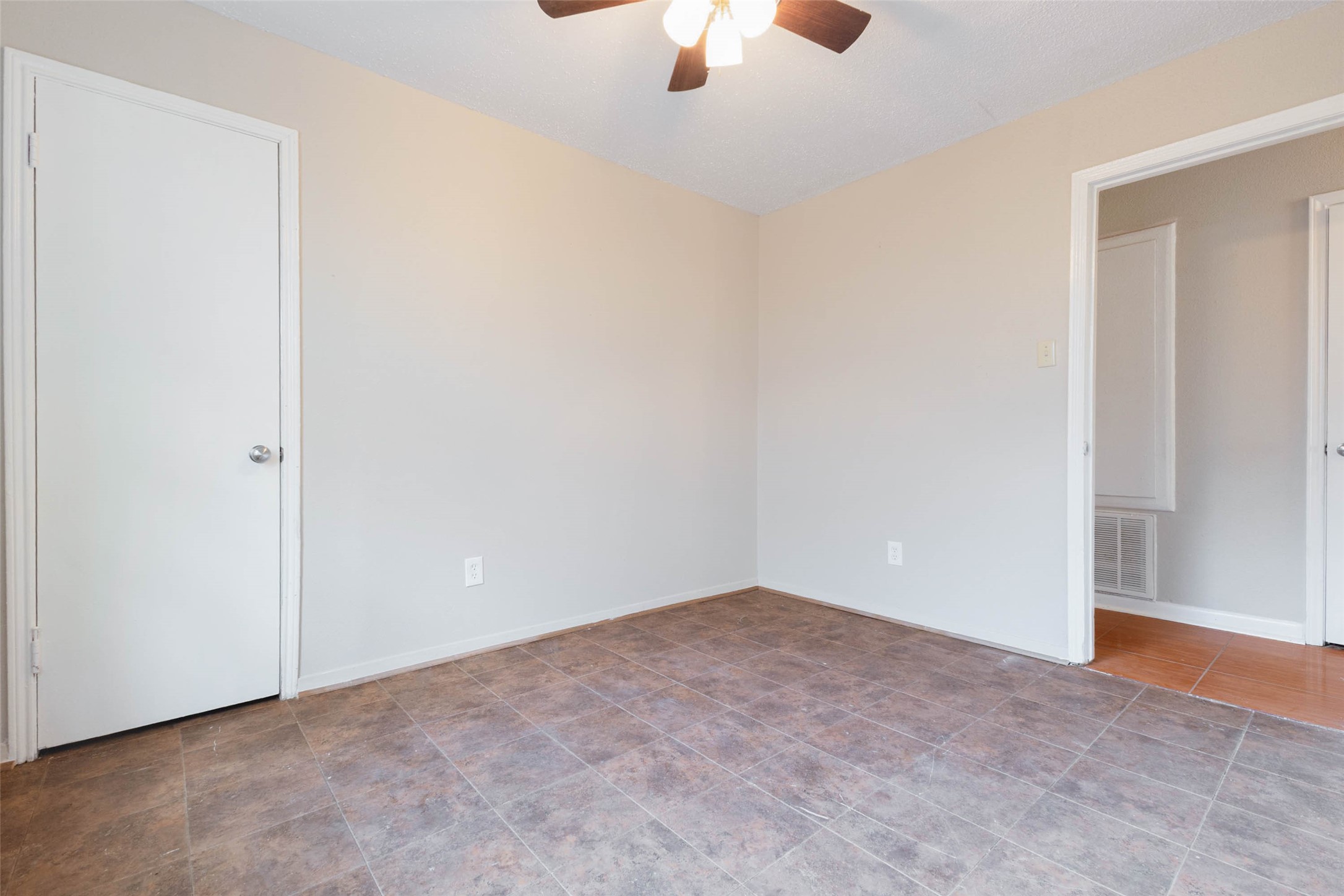 3719 Heatherbrook Drive Property Photo 11