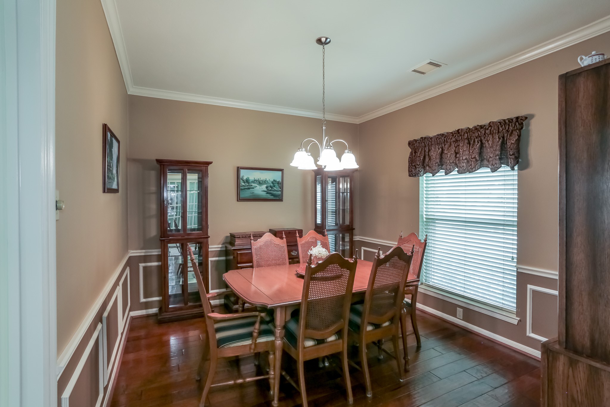 719 Fernglade Drive Property Photo 12