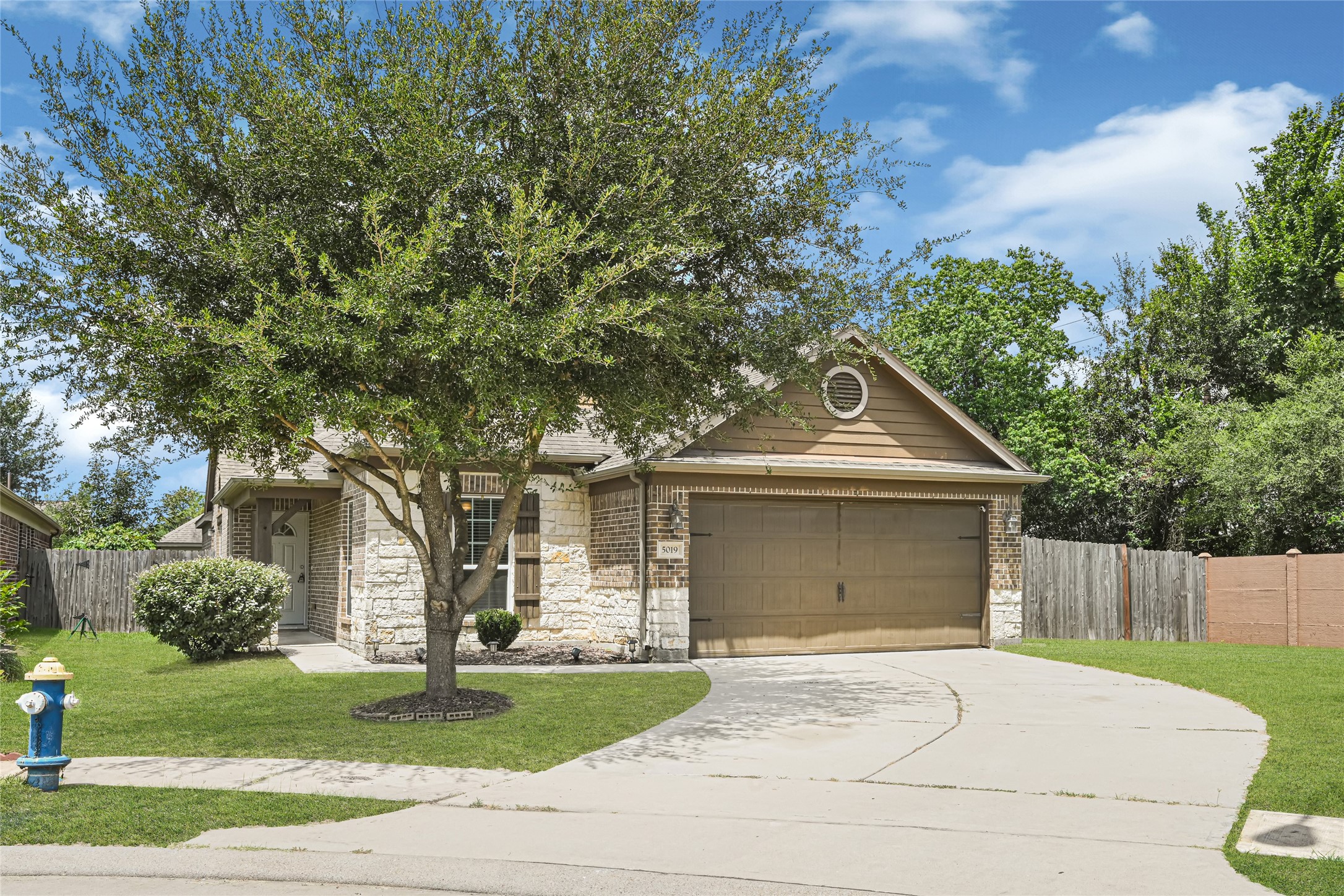 5019 Forest Moss Court Property Photo 1