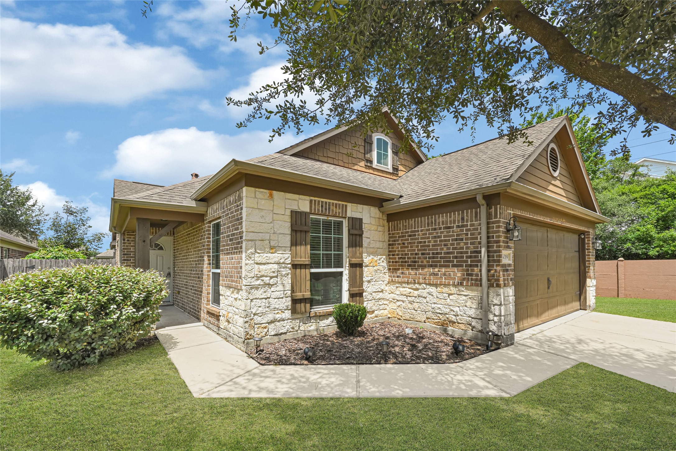 5019 Forest Moss Court Property Photo 3