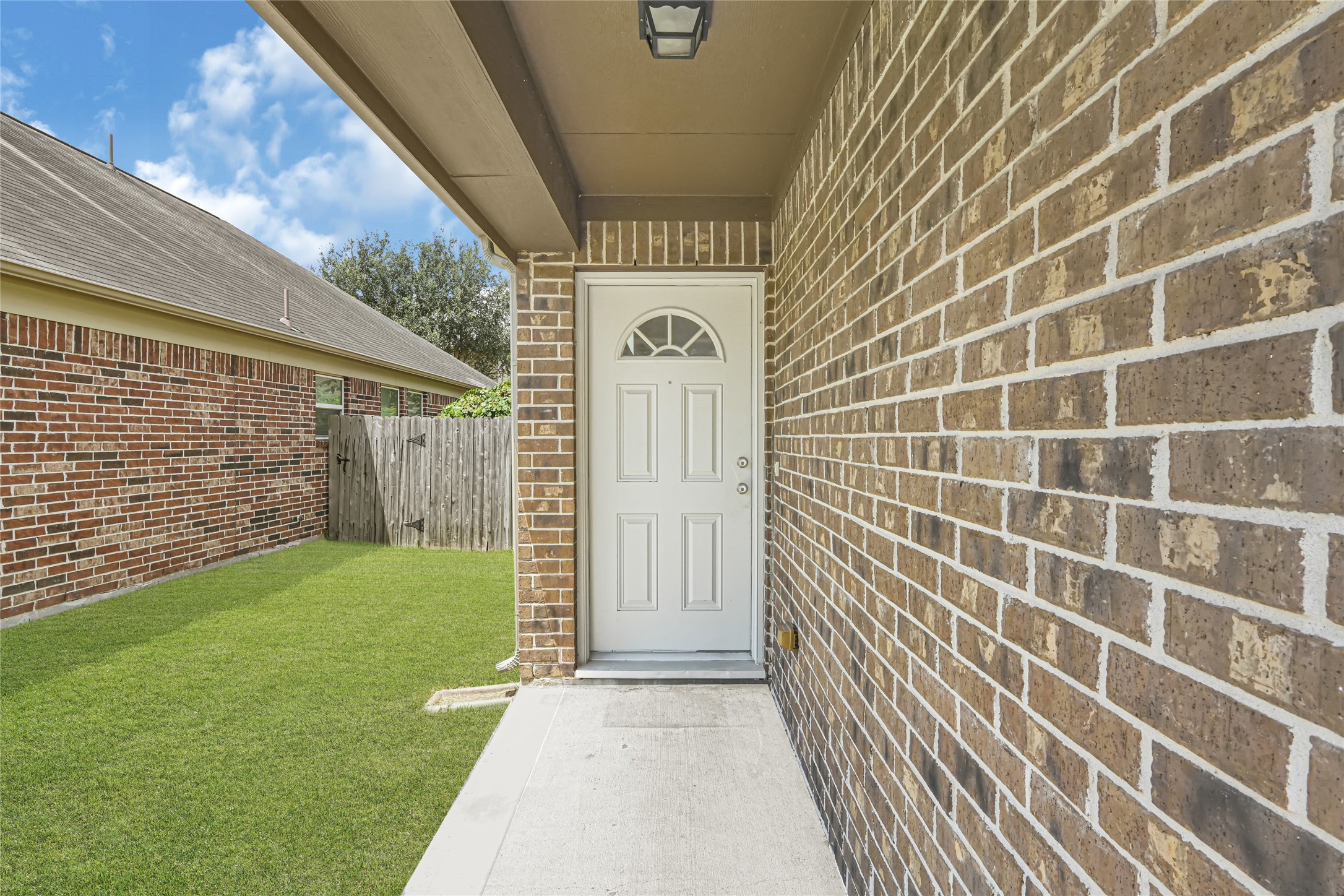 5019 Forest Moss Court Property Photo 4
