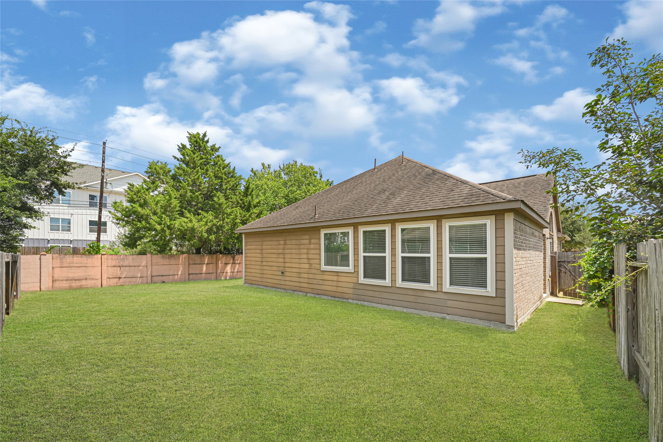 5019 Forest Moss Court Property Photo 5