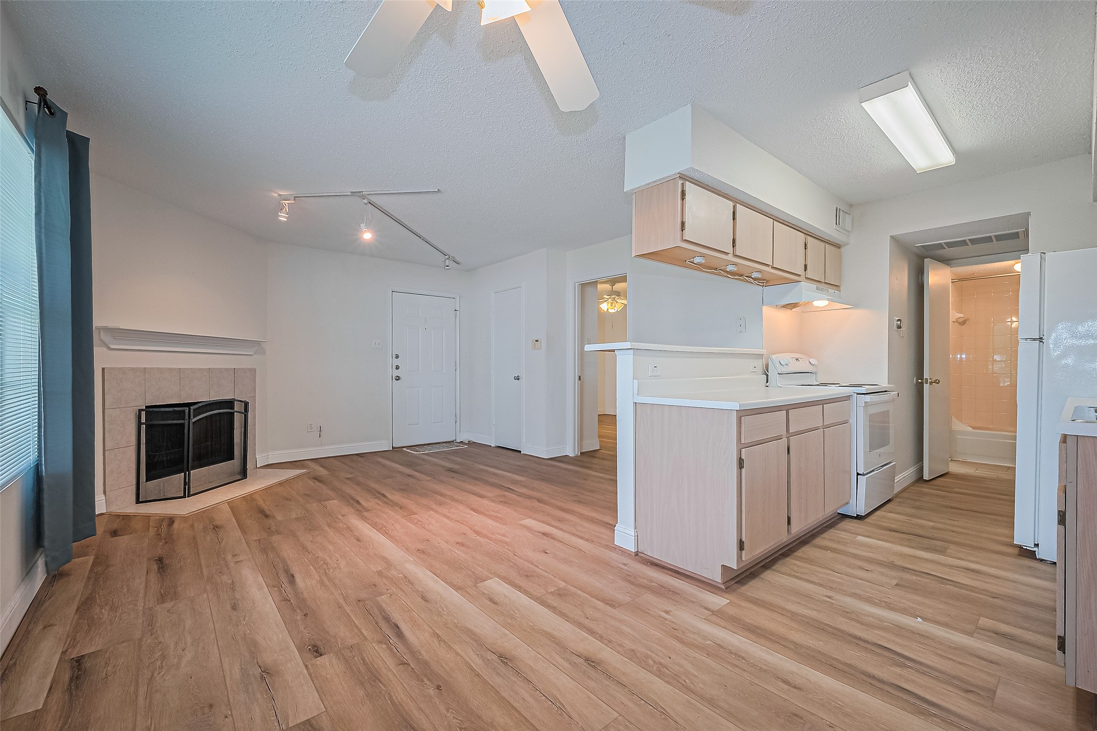 2750 Holly Hall Street 910 Property Photo 2