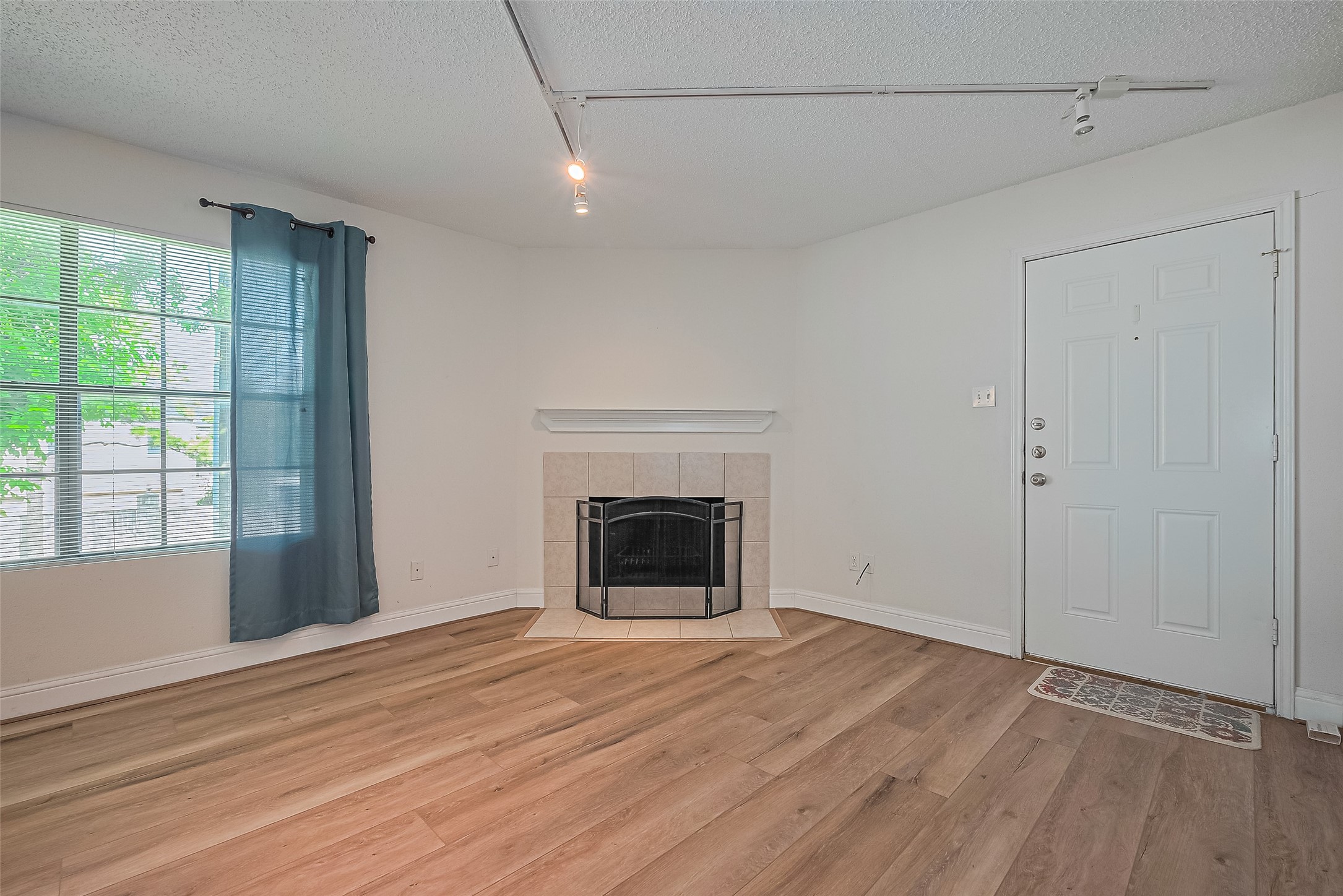 2750 Holly Hall Street 910 Property Photo 3