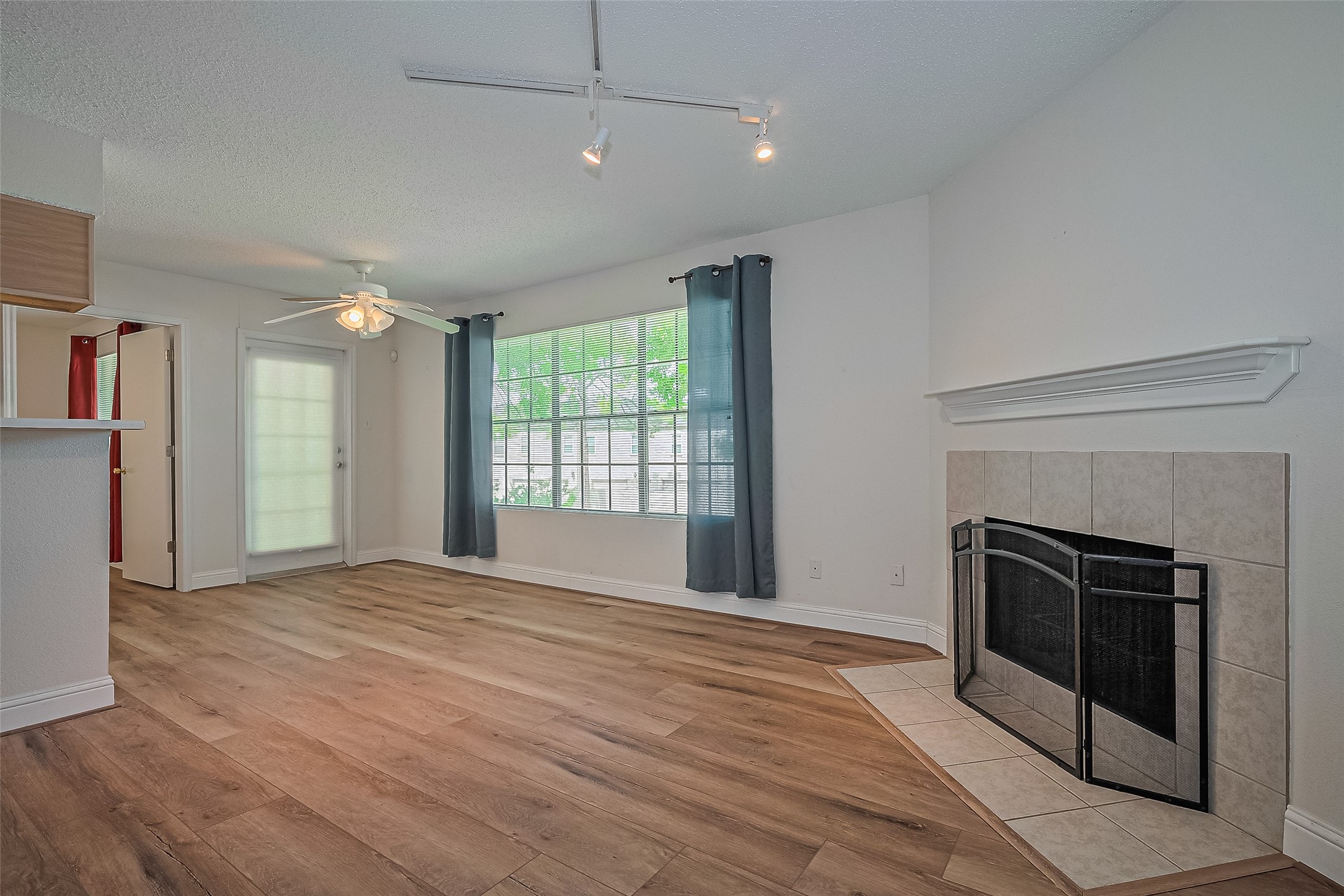 2750 Holly Hall Street 910 Property Photo 4