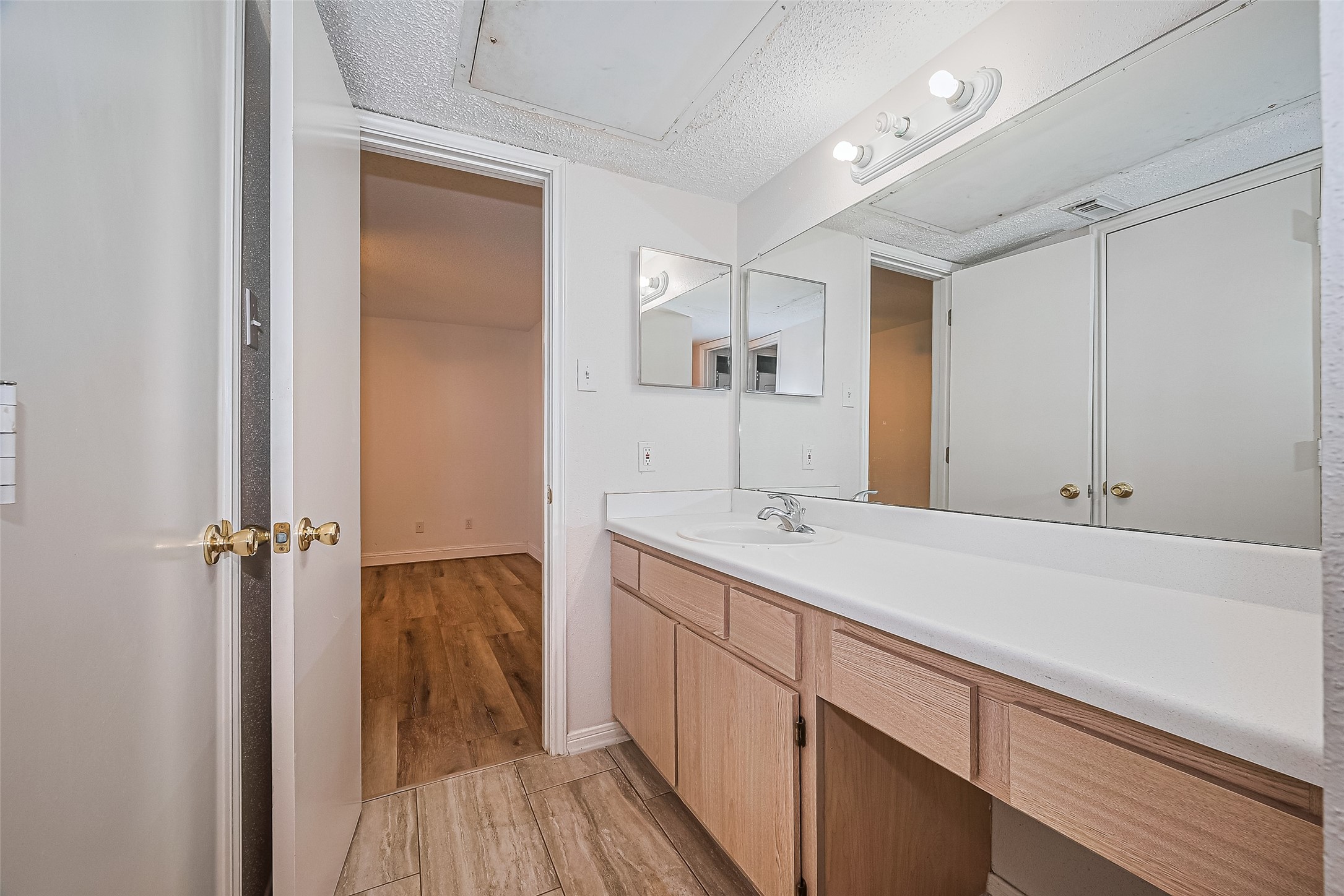 2750 Holly Hall Street 910 Property Photo 14