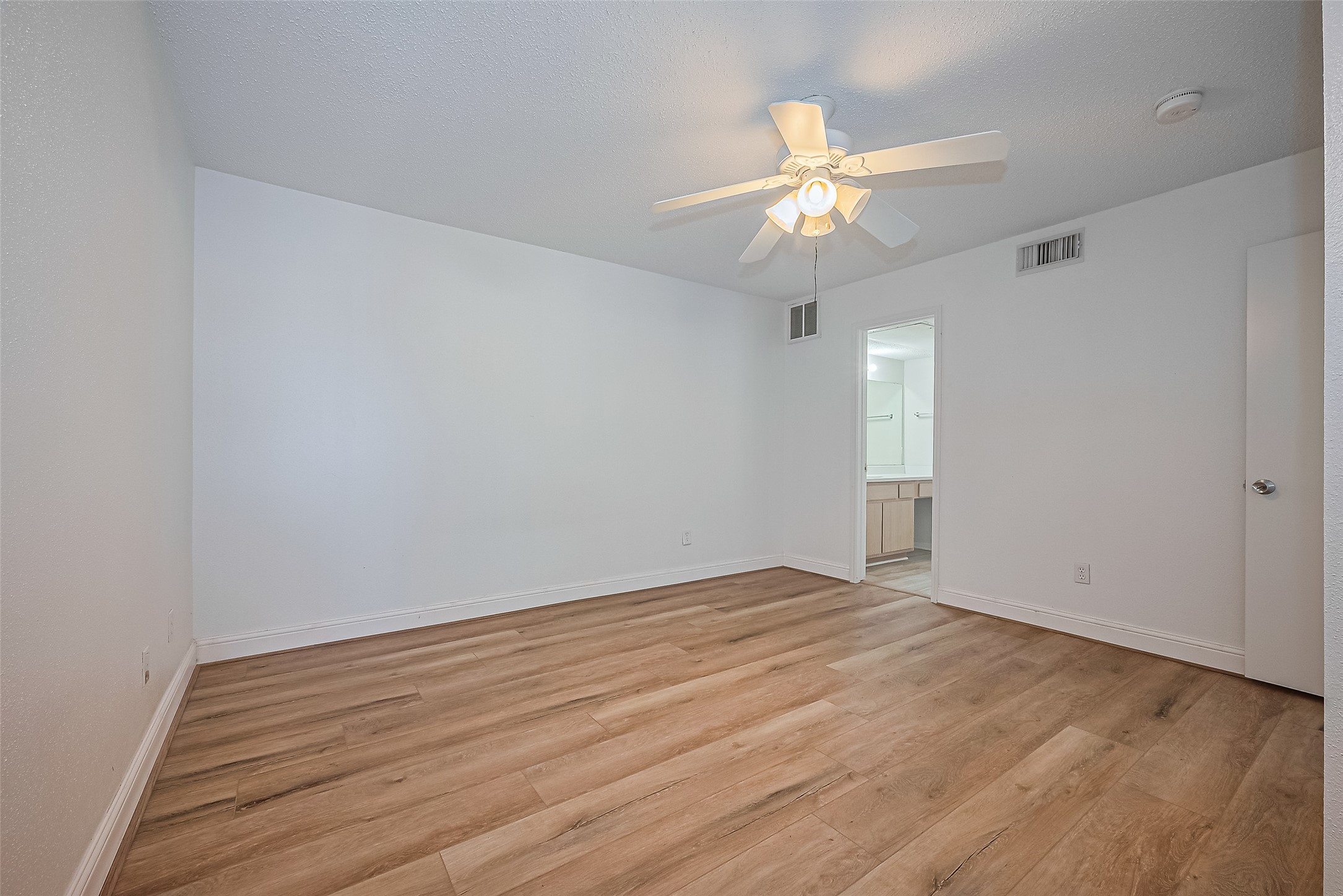 2750 Holly Hall Street 910 Property Photo 18