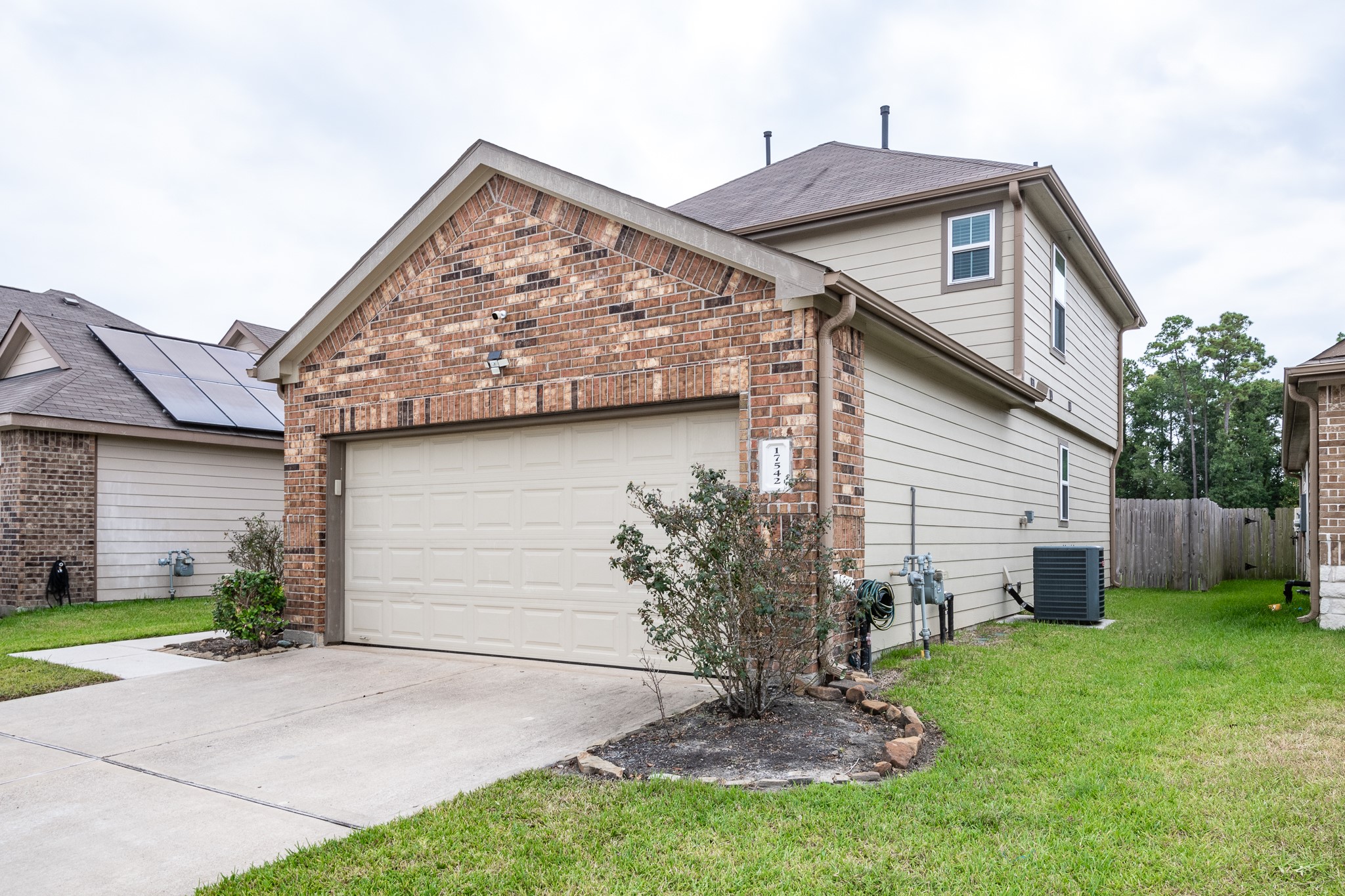 17542 Holroyd Road Property Photo 3