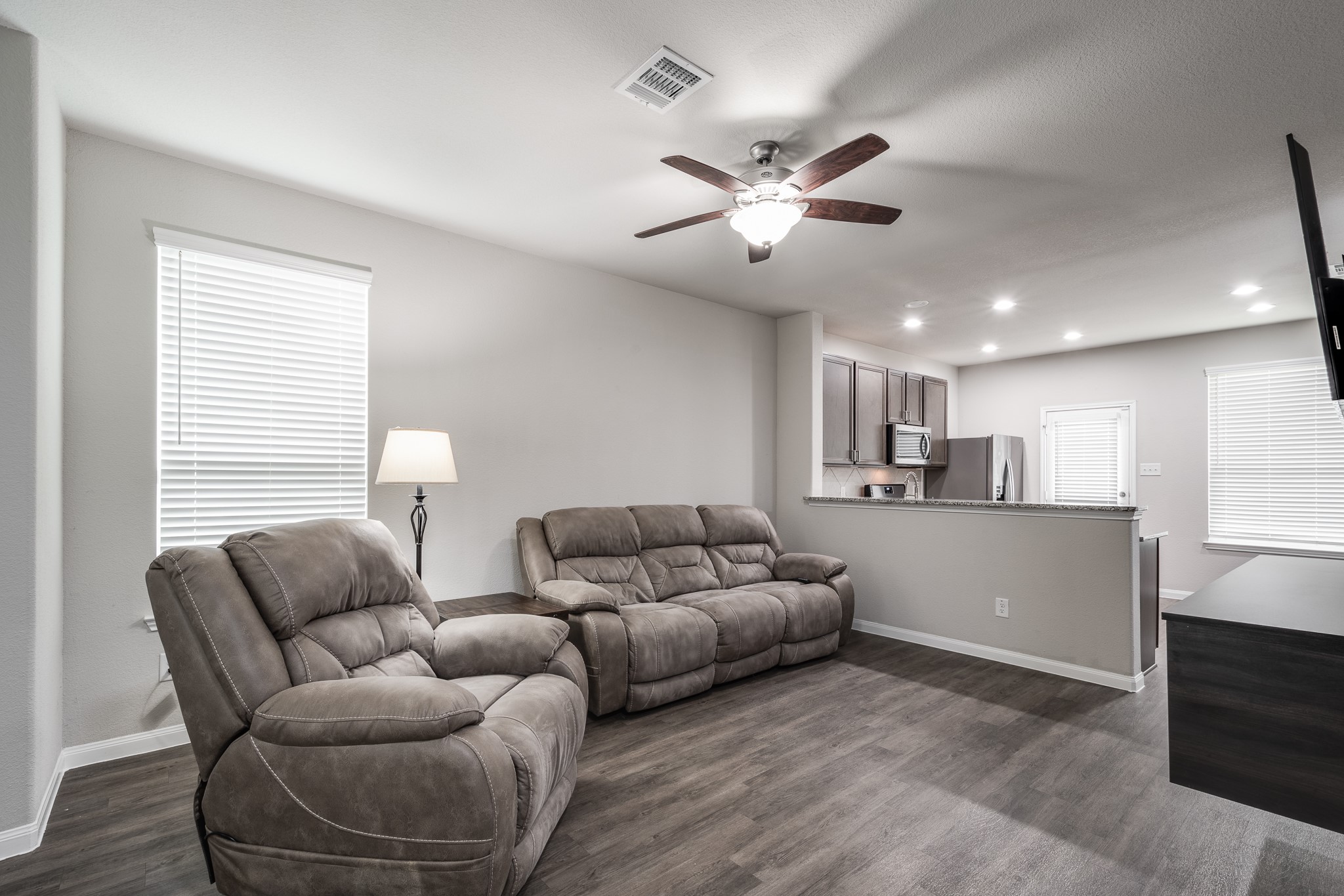 17542 Holroyd Road Property Photo 7