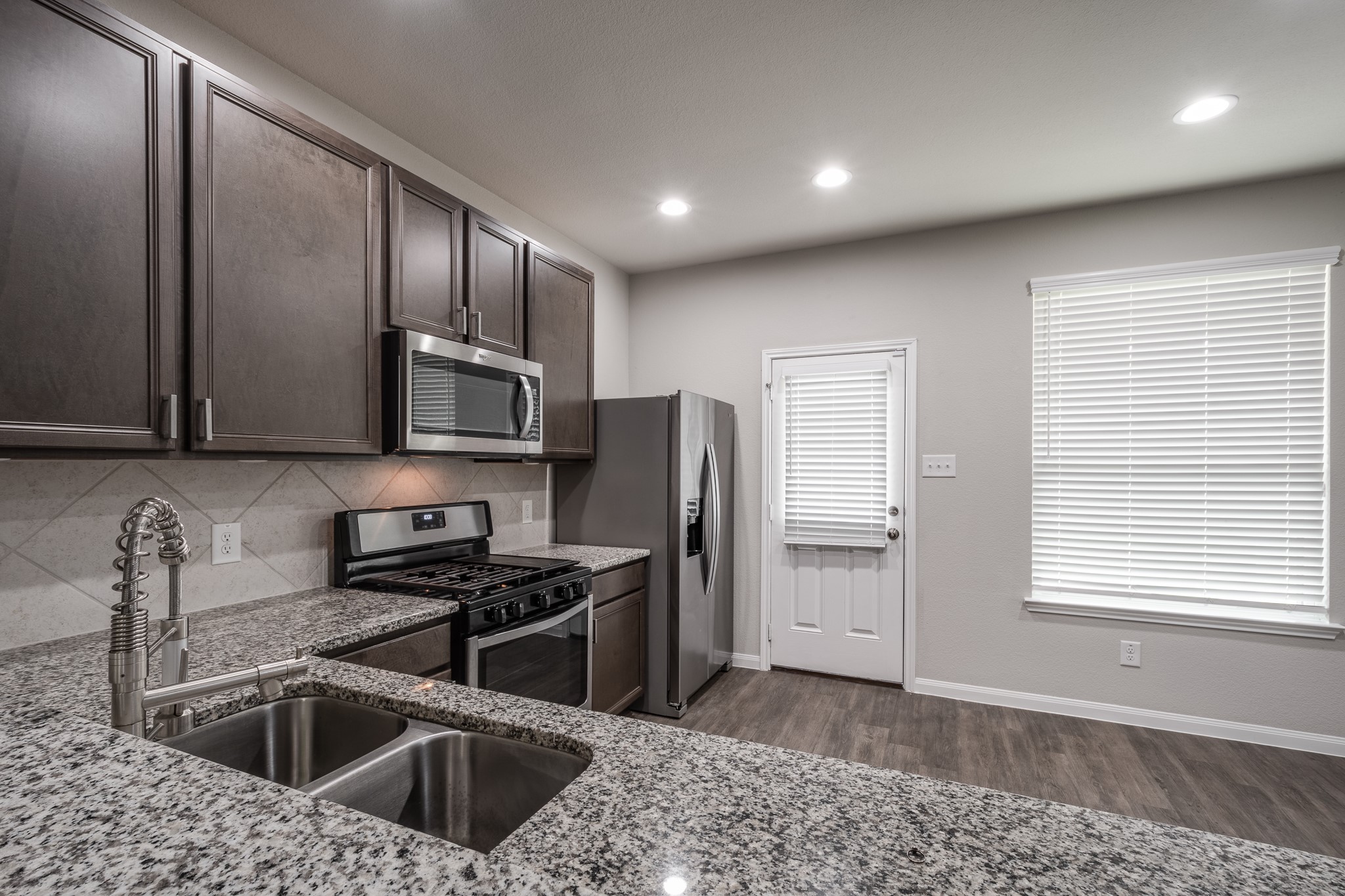 17542 Holroyd Road Property Photo 9