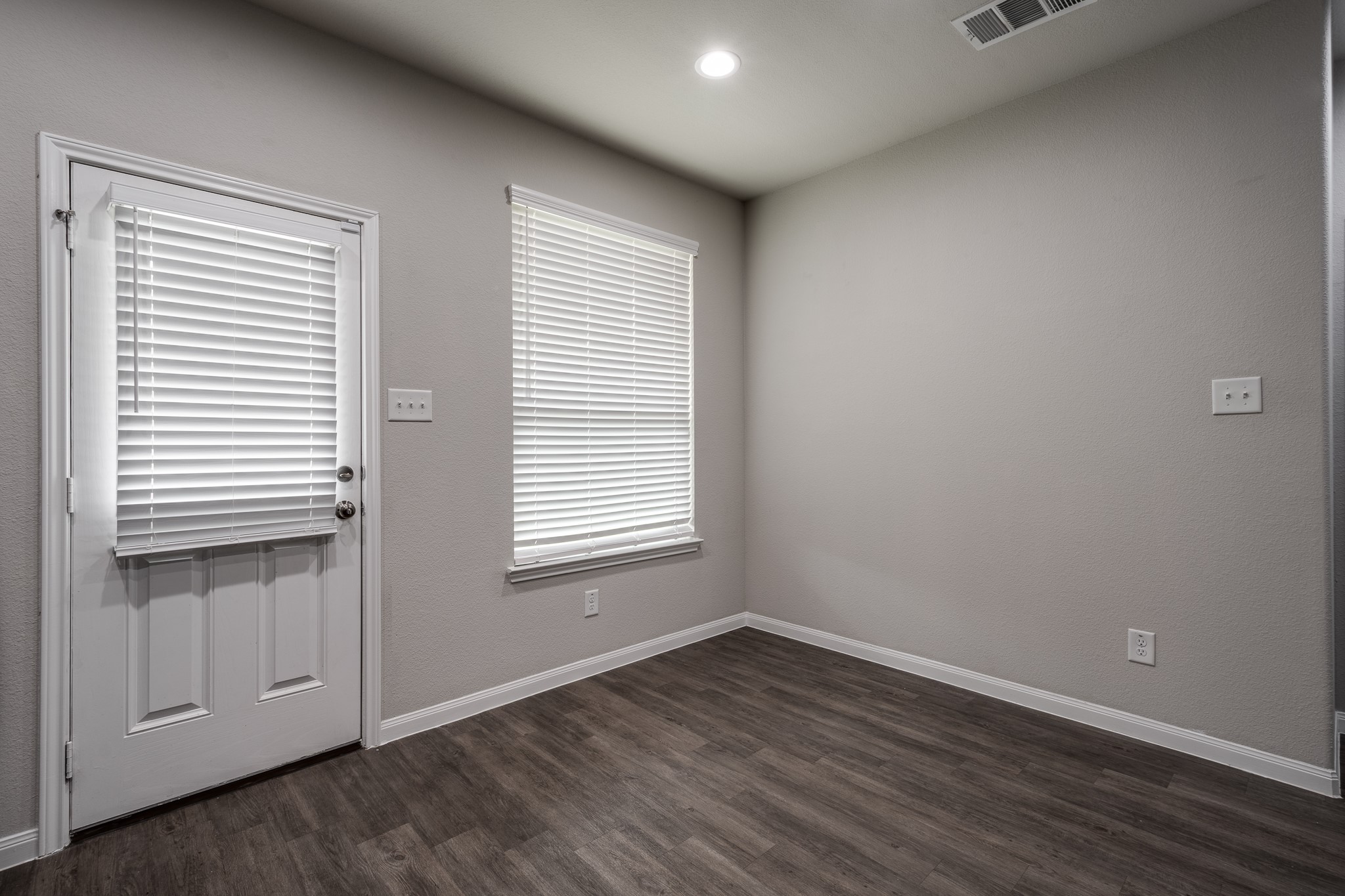 17542 Holroyd Road Property Photo 11