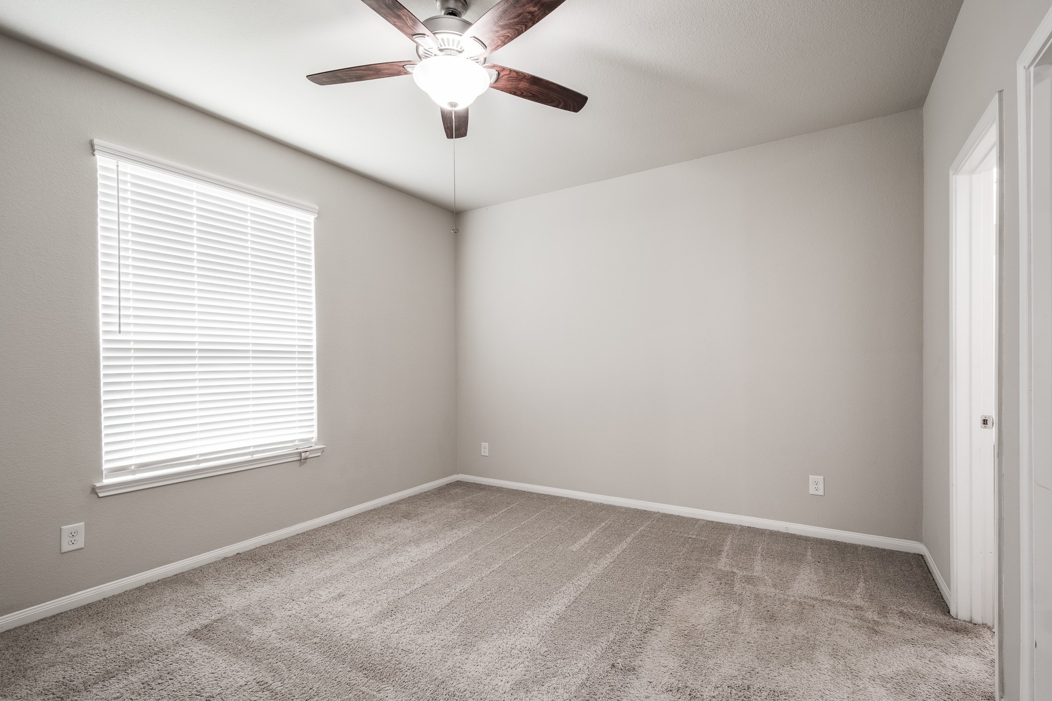 17542 Holroyd Road Property Photo 12