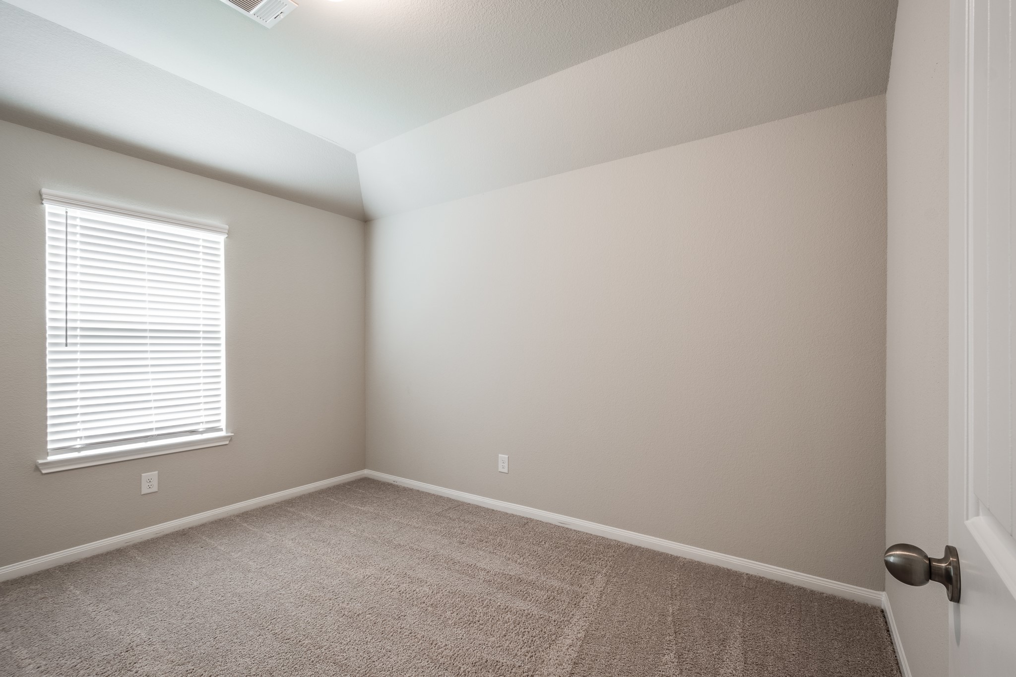 17542 Holroyd Road Property Photo 19