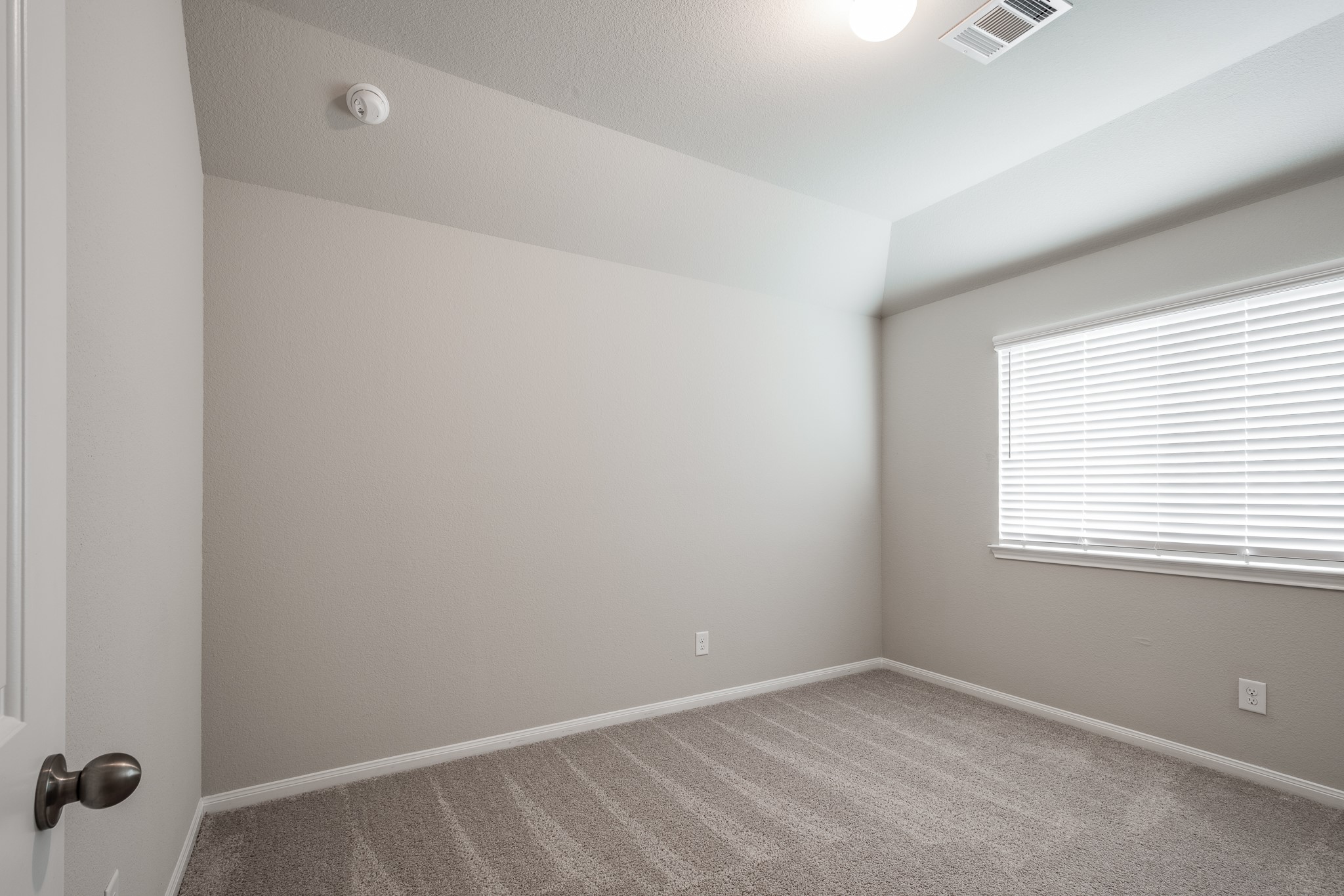 17542 Holroyd Road Property Photo 21