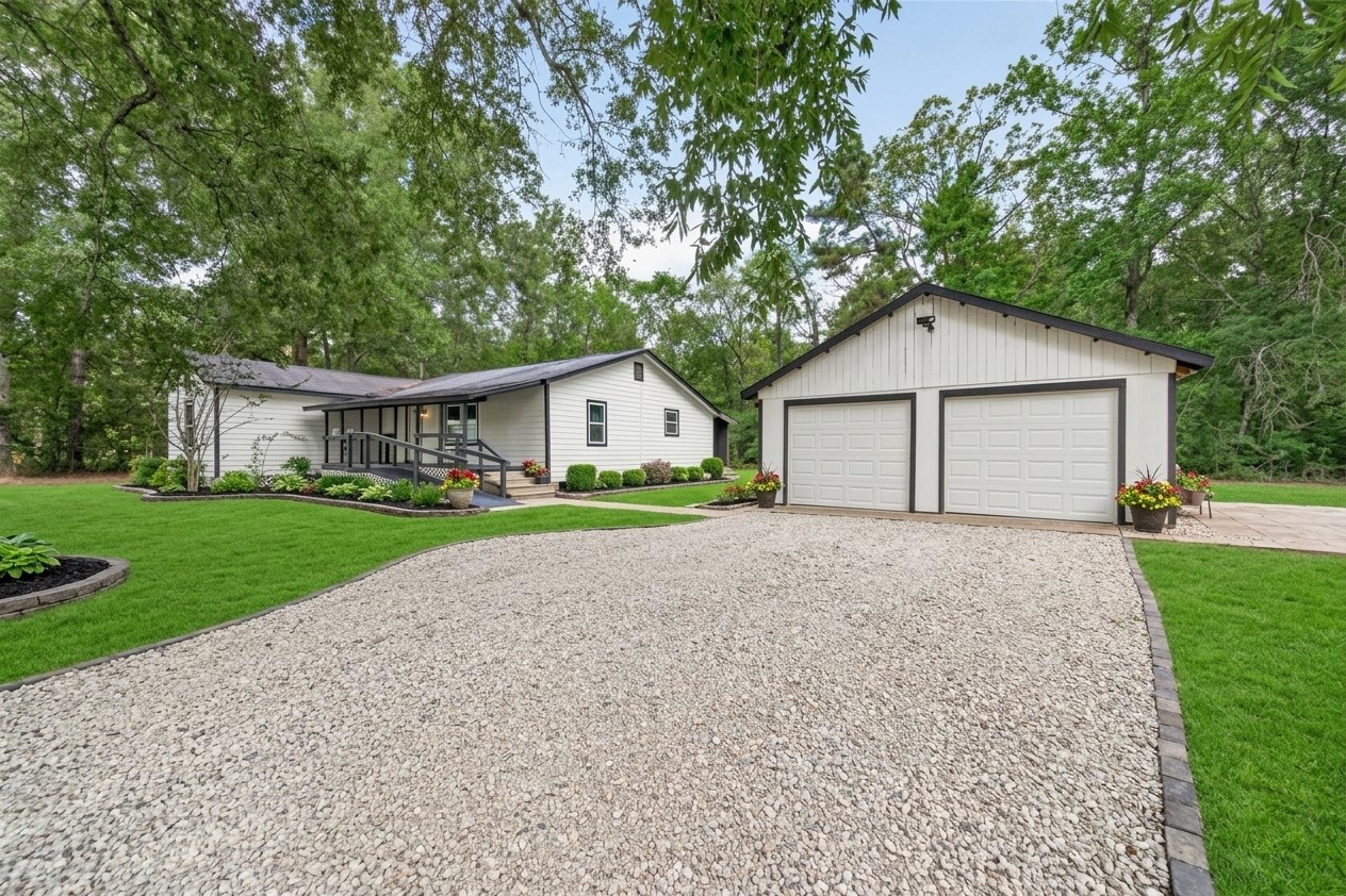 17073 Oak Grove Ln