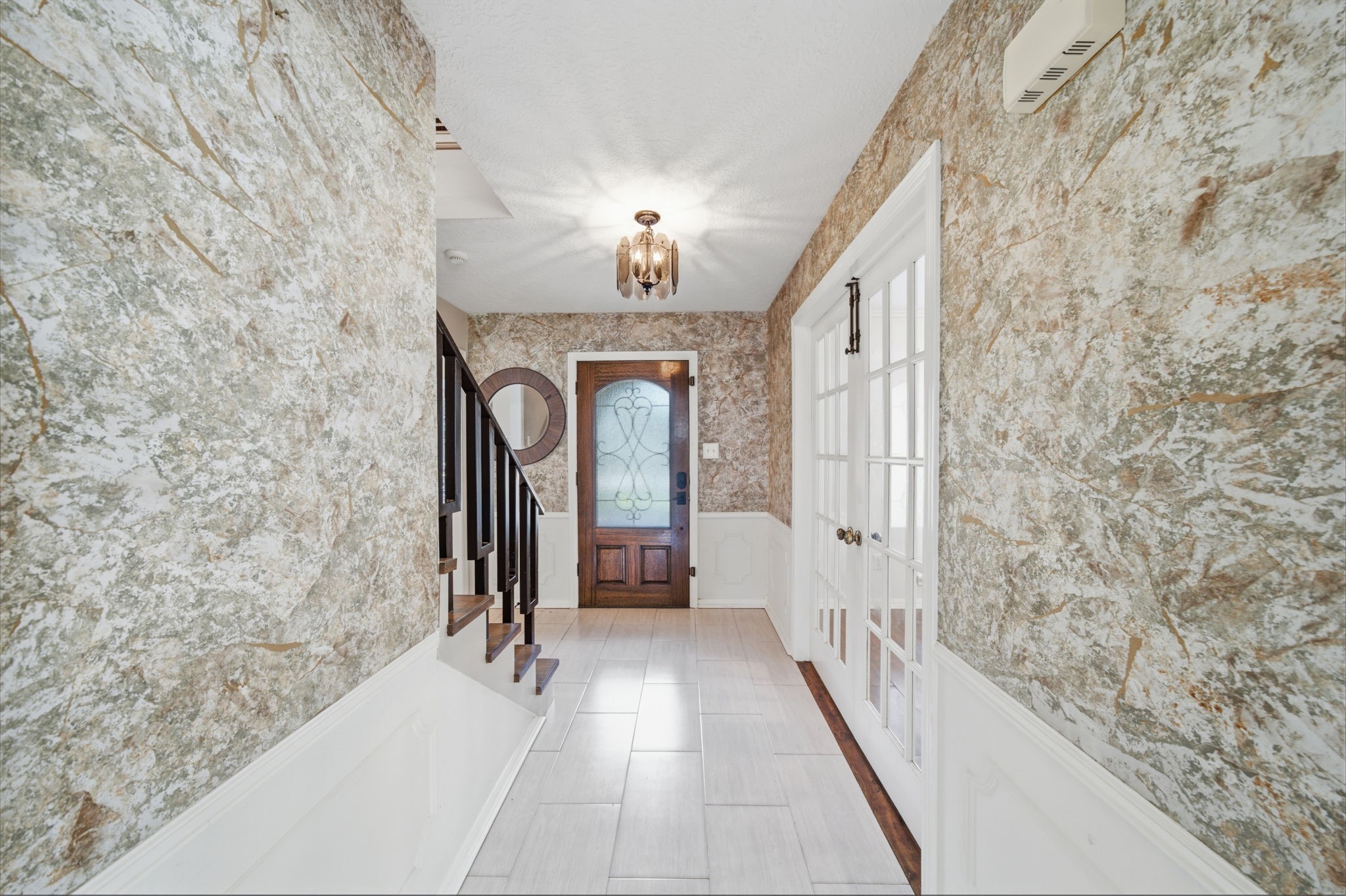 8102 Durklyn Lane Property Photo 8