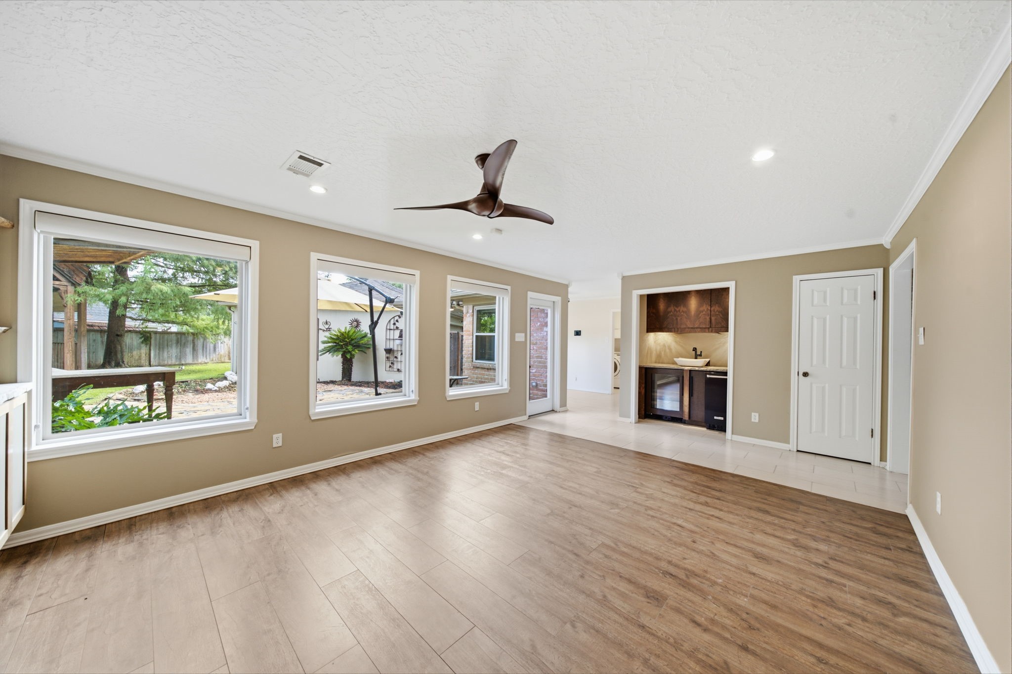 8102 Durklyn Lane Property Photo 11