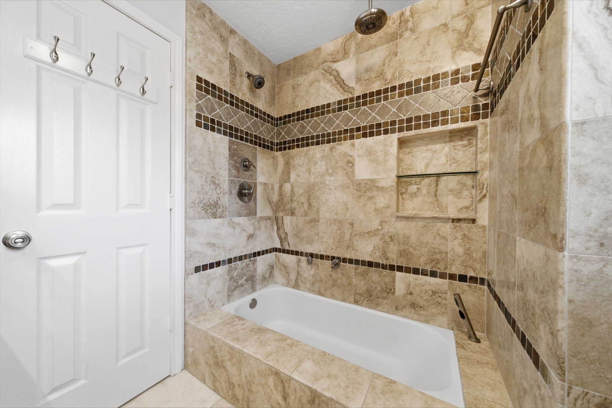 8102 Durklyn Lane Property Photo 27
