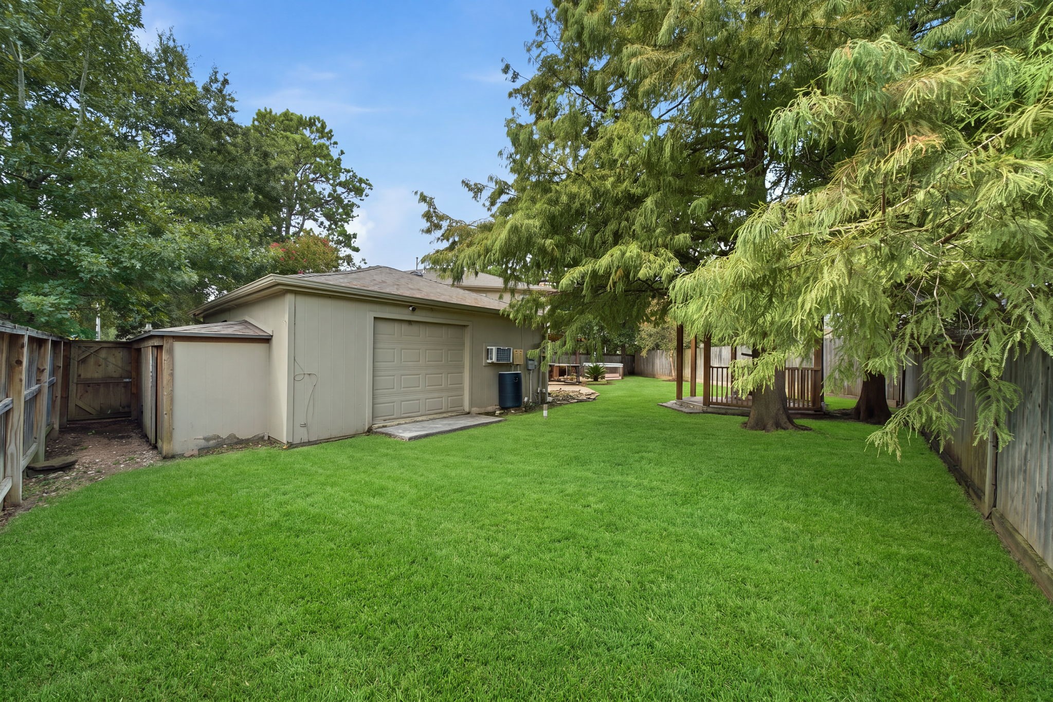 8102 Durklyn Lane Property Photo 36