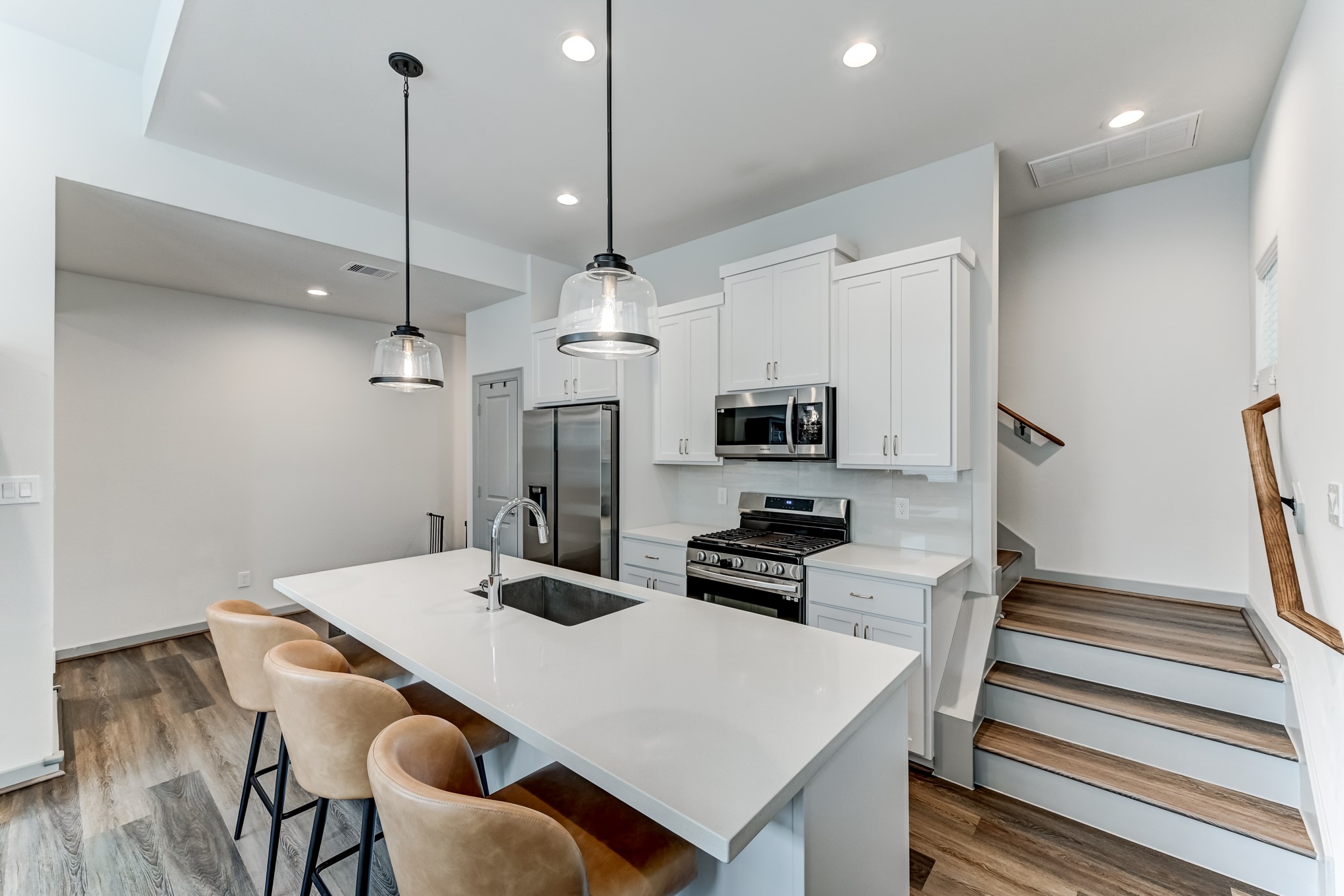 737 N Emile Street Property Photo 17